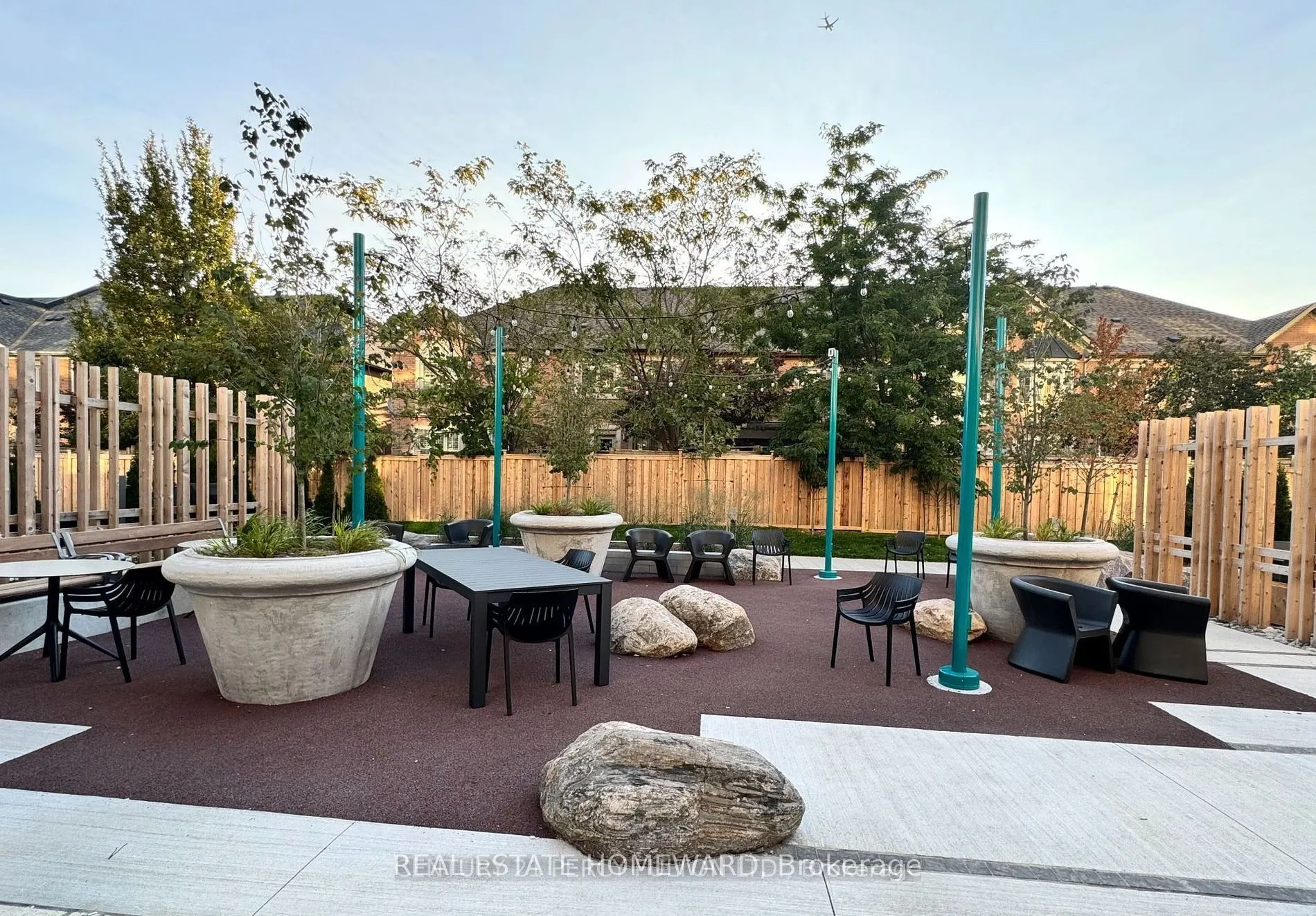 8 Beverley Glen Boulevard, #D-526