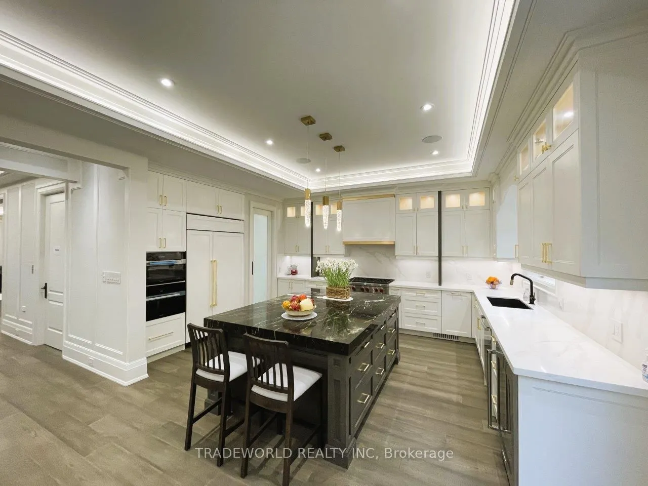 90 Fred Varley Drive