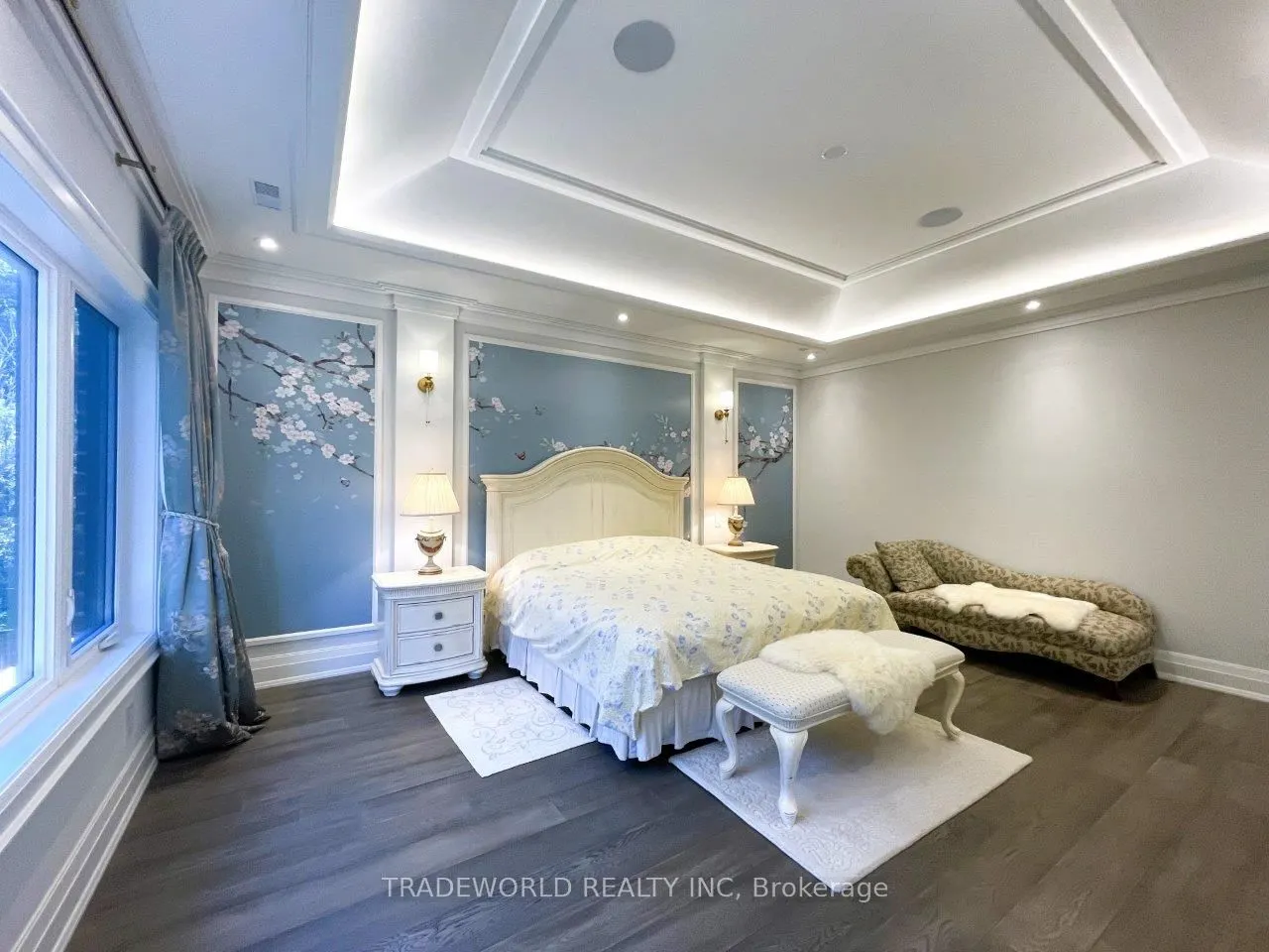 90 Fred Varley Drive