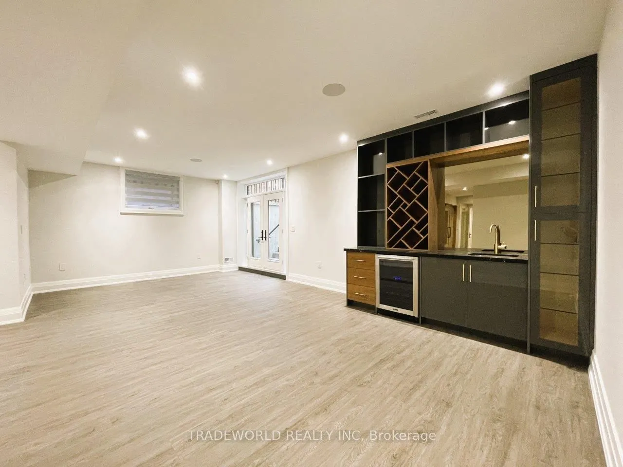90 Fred Varley Drive