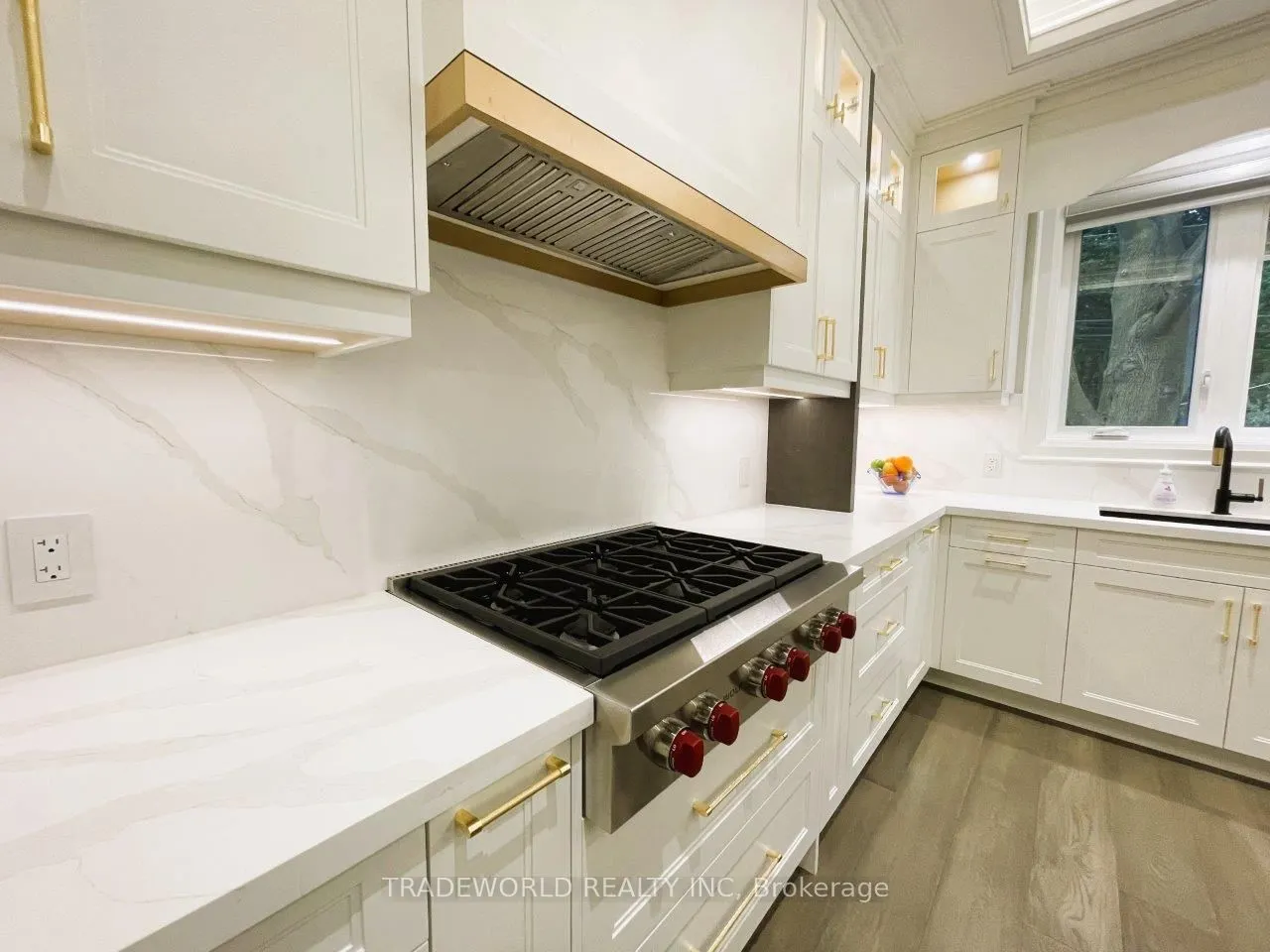 90 Fred Varley Drive