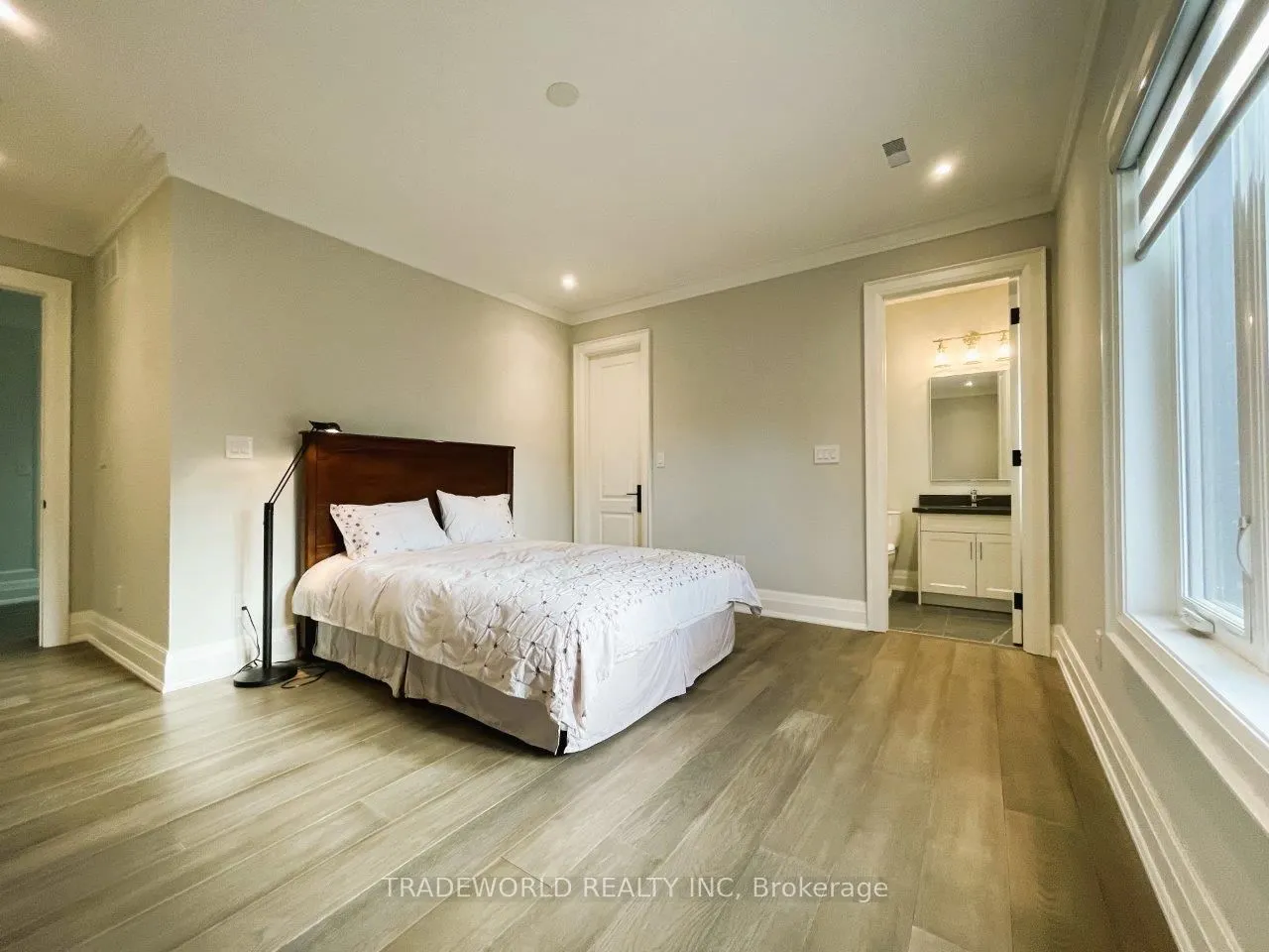 90 Fred Varley Drive