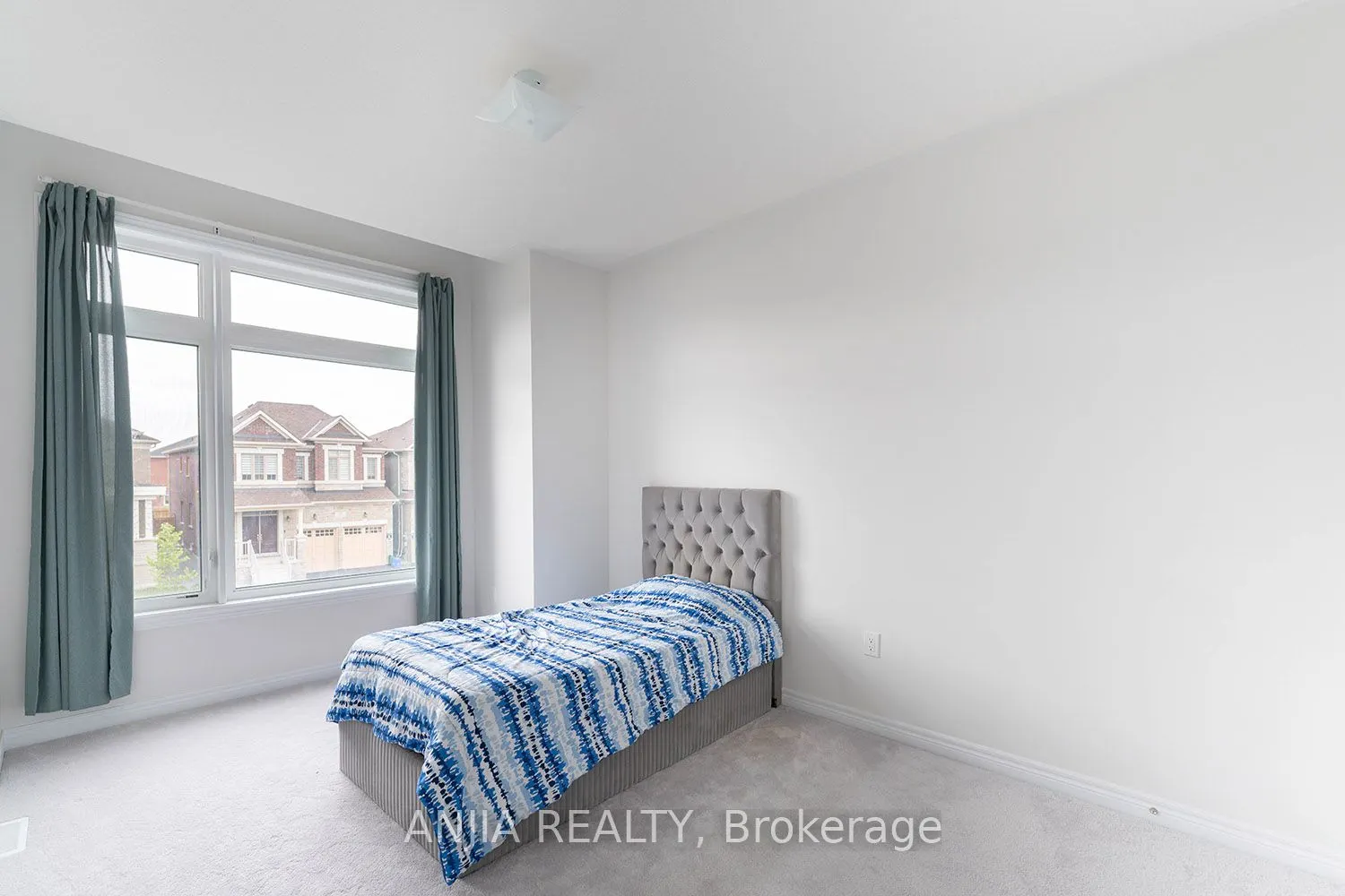 163 Fallharvest Way