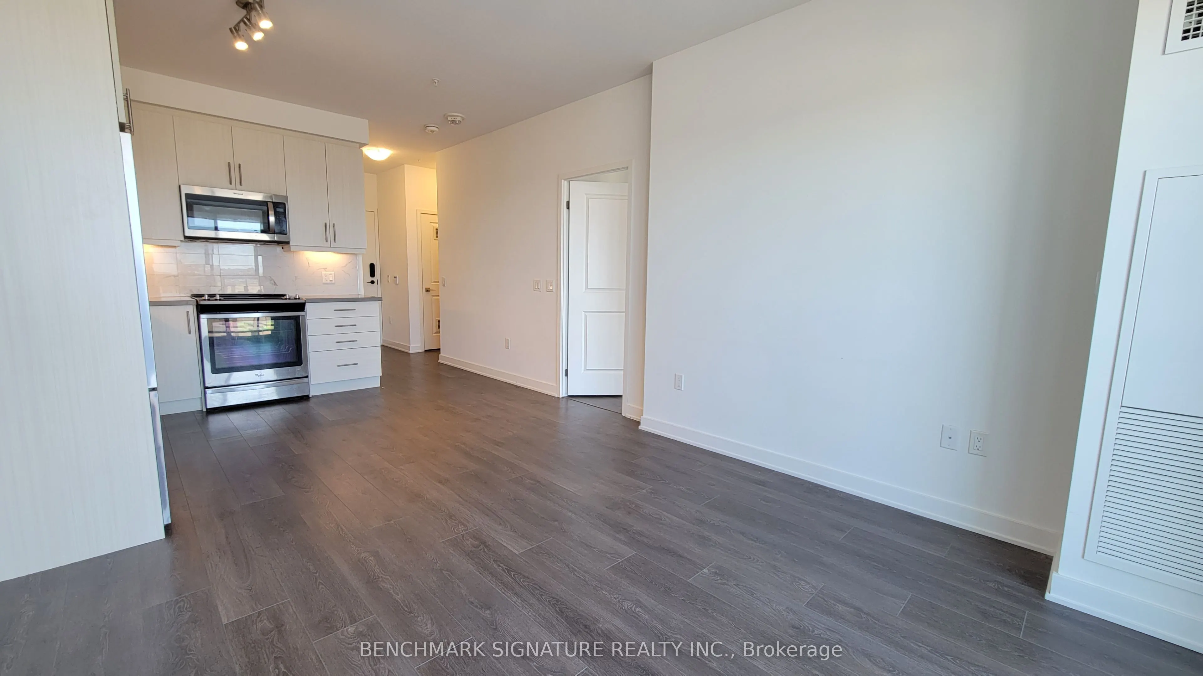 85 Oneida Crescent, #1607