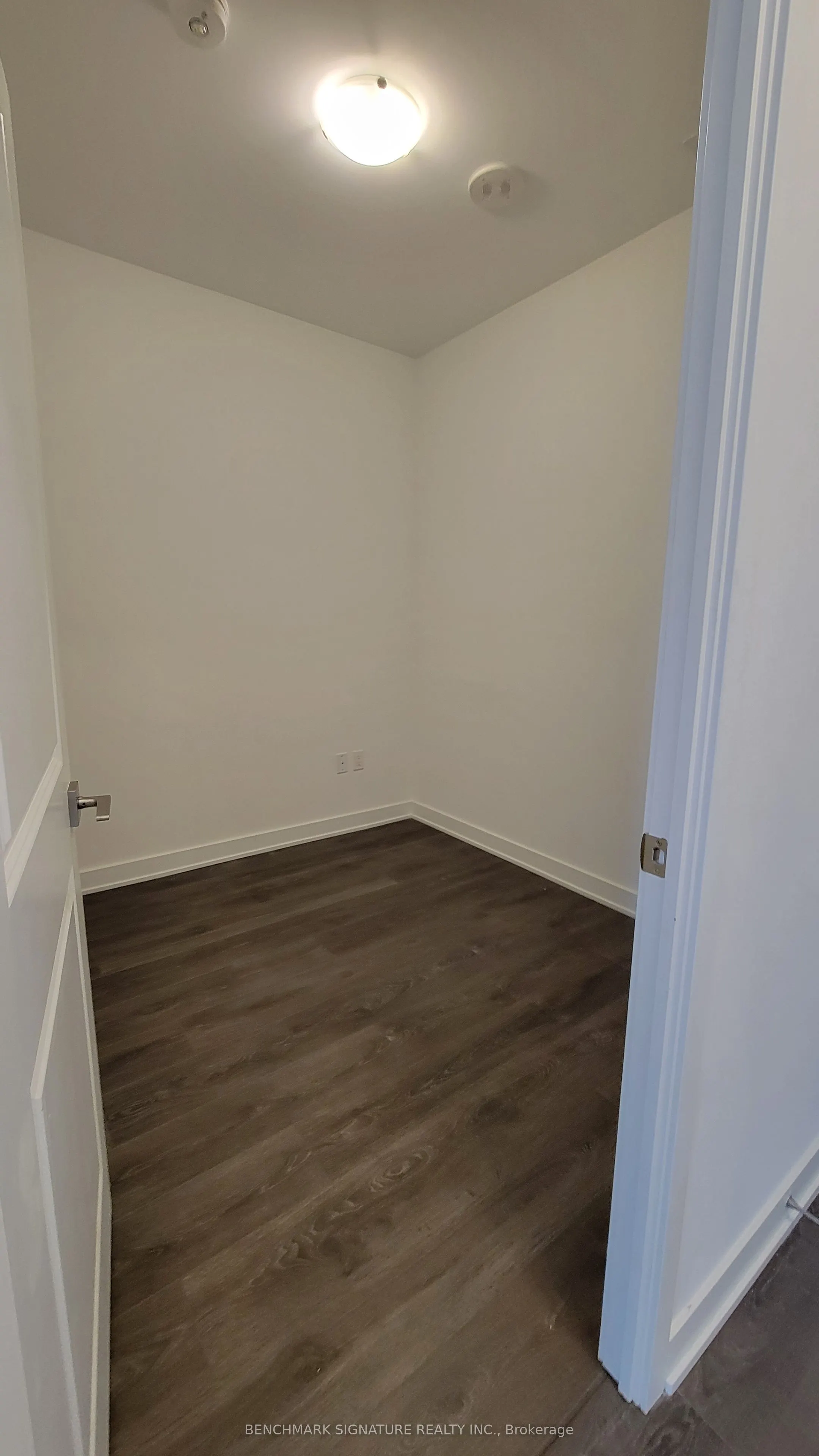 85 Oneida Crescent, #1607