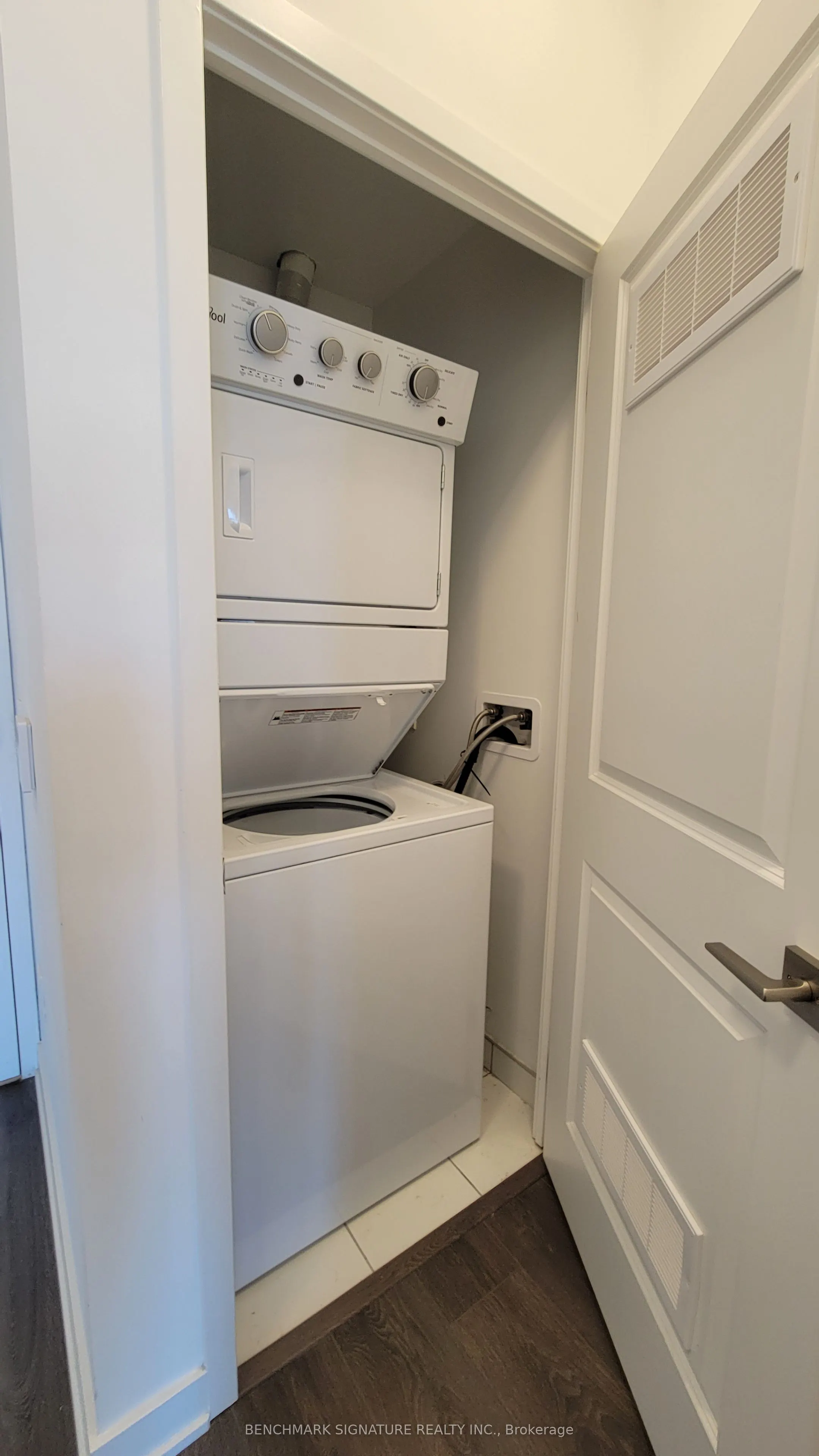 85 Oneida Crescent, #1607