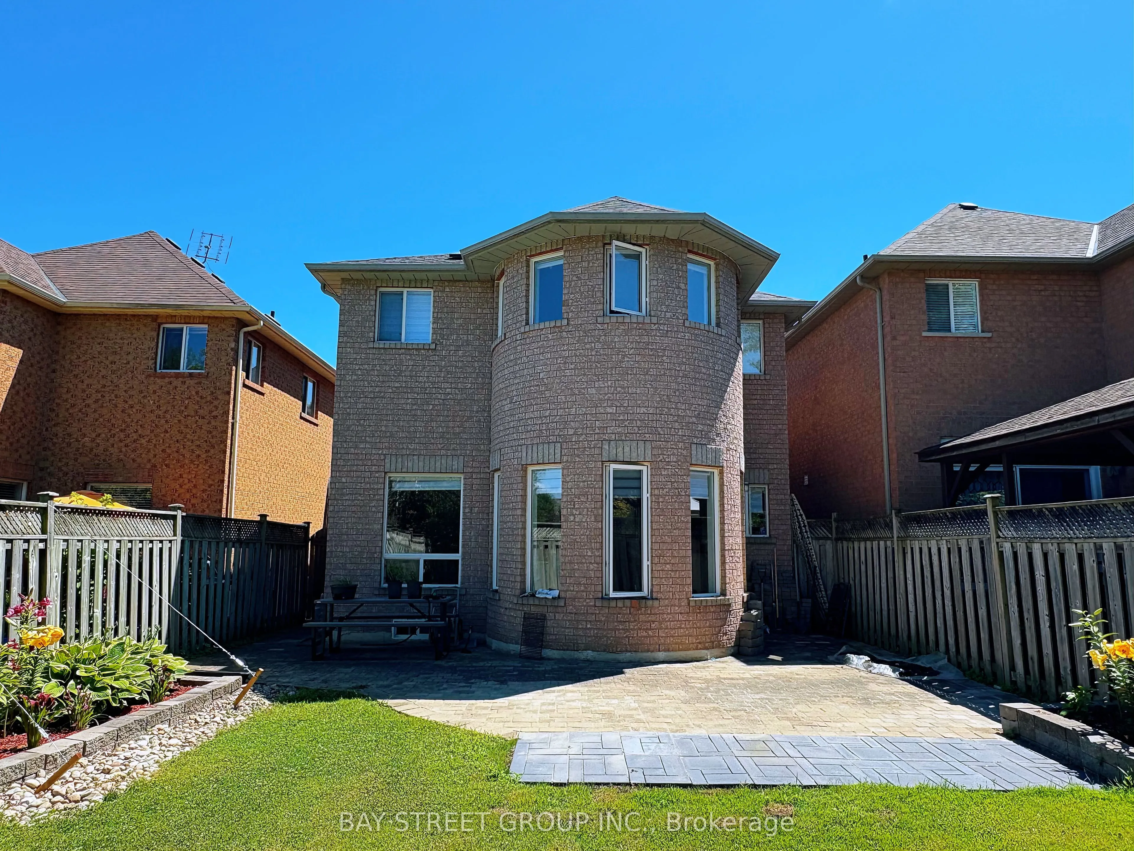 98 Snowy Meadow Avenue