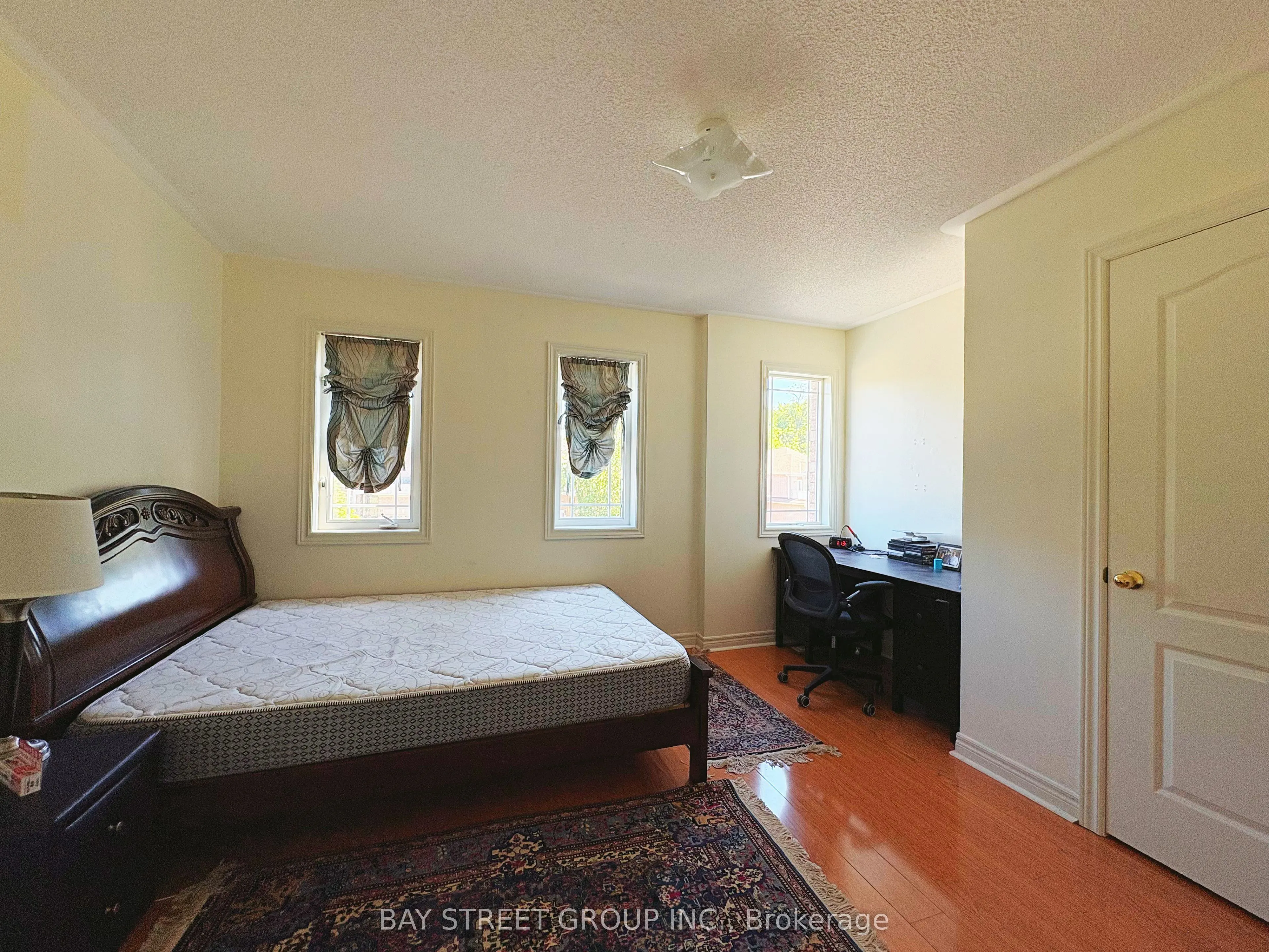98 Snowy Meadow Avenue