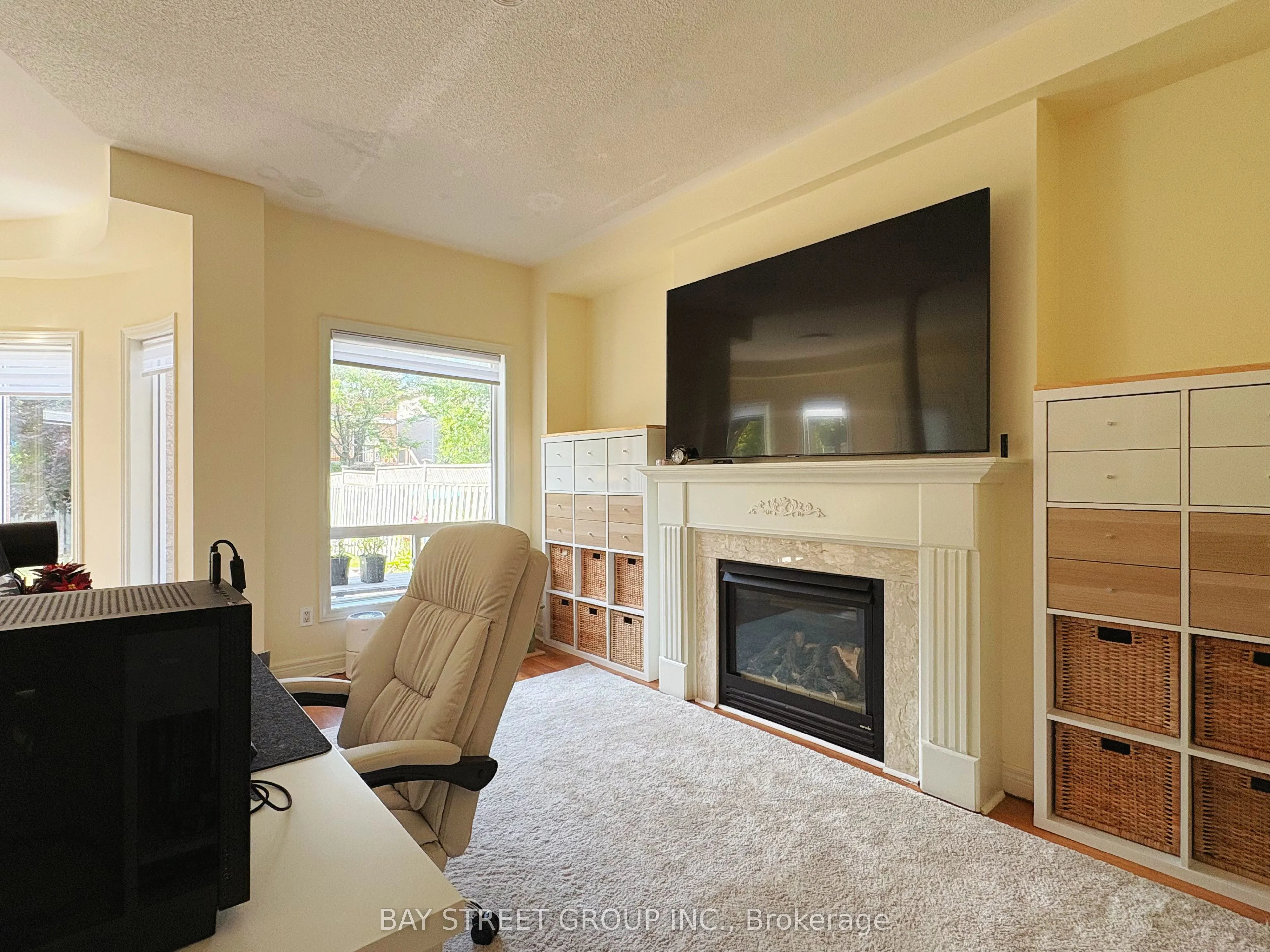 98 Snowy Meadow Avenue