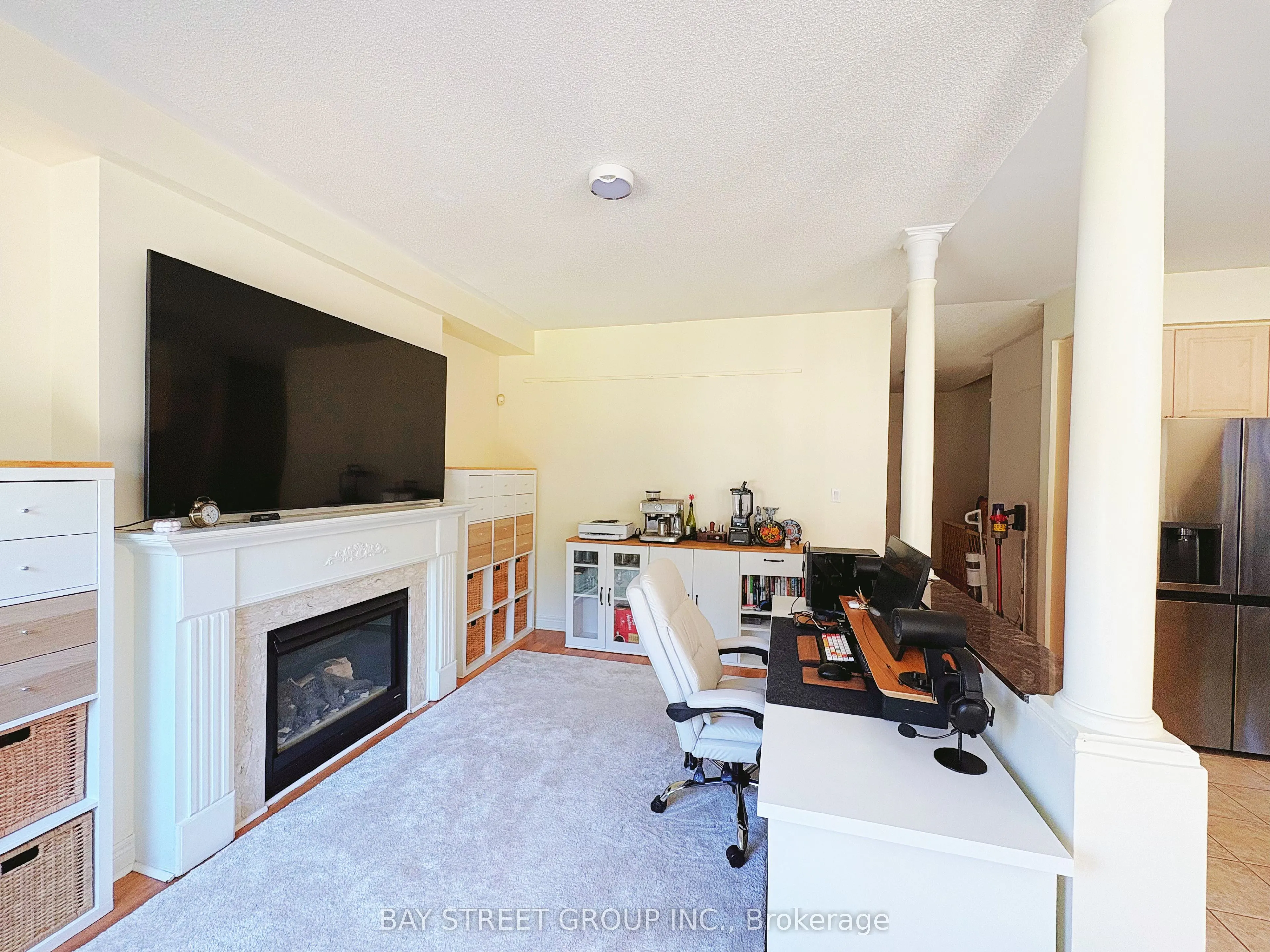 98 Snowy Meadow Avenue