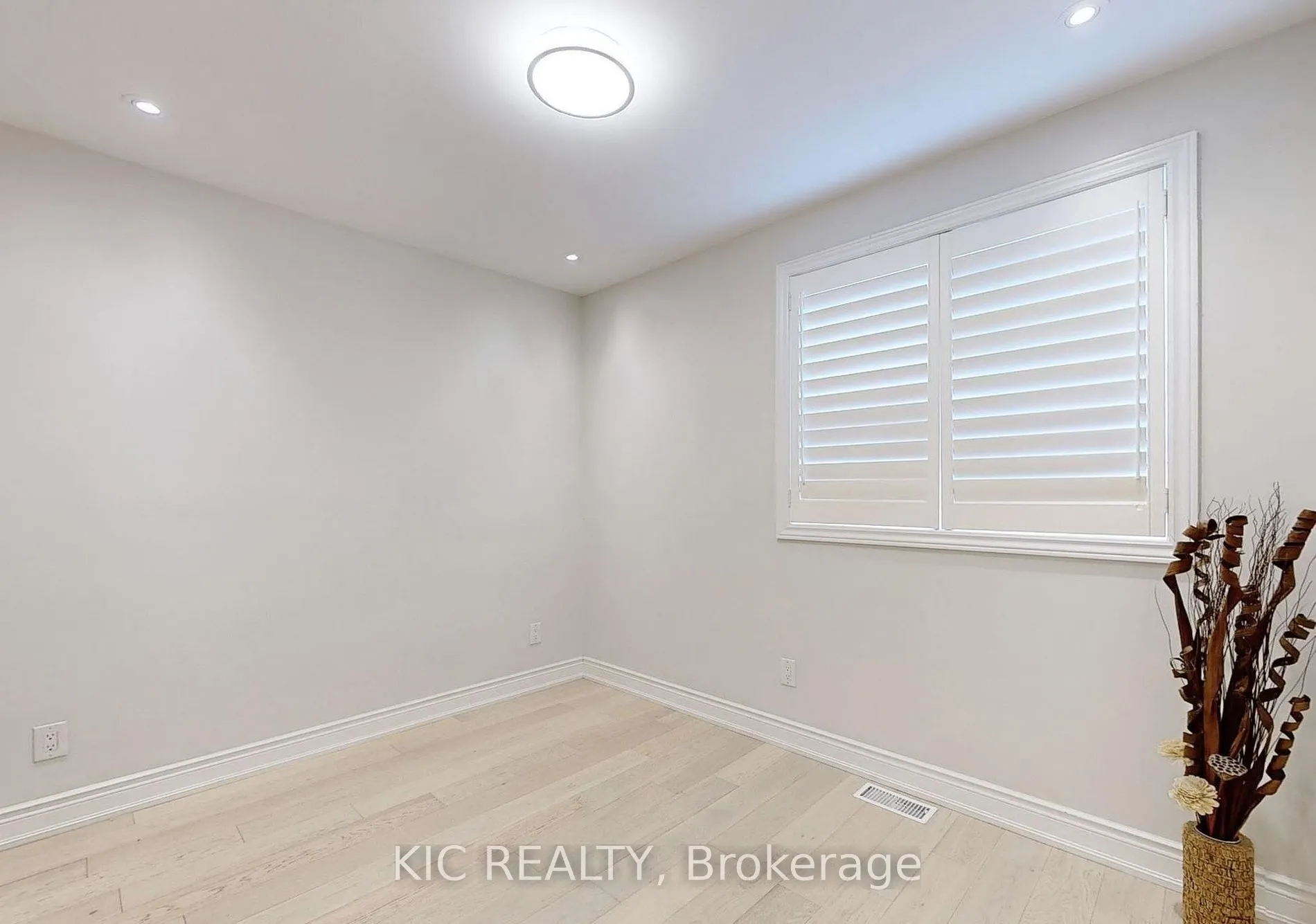 226 Browndale Crescent, #Main Floor