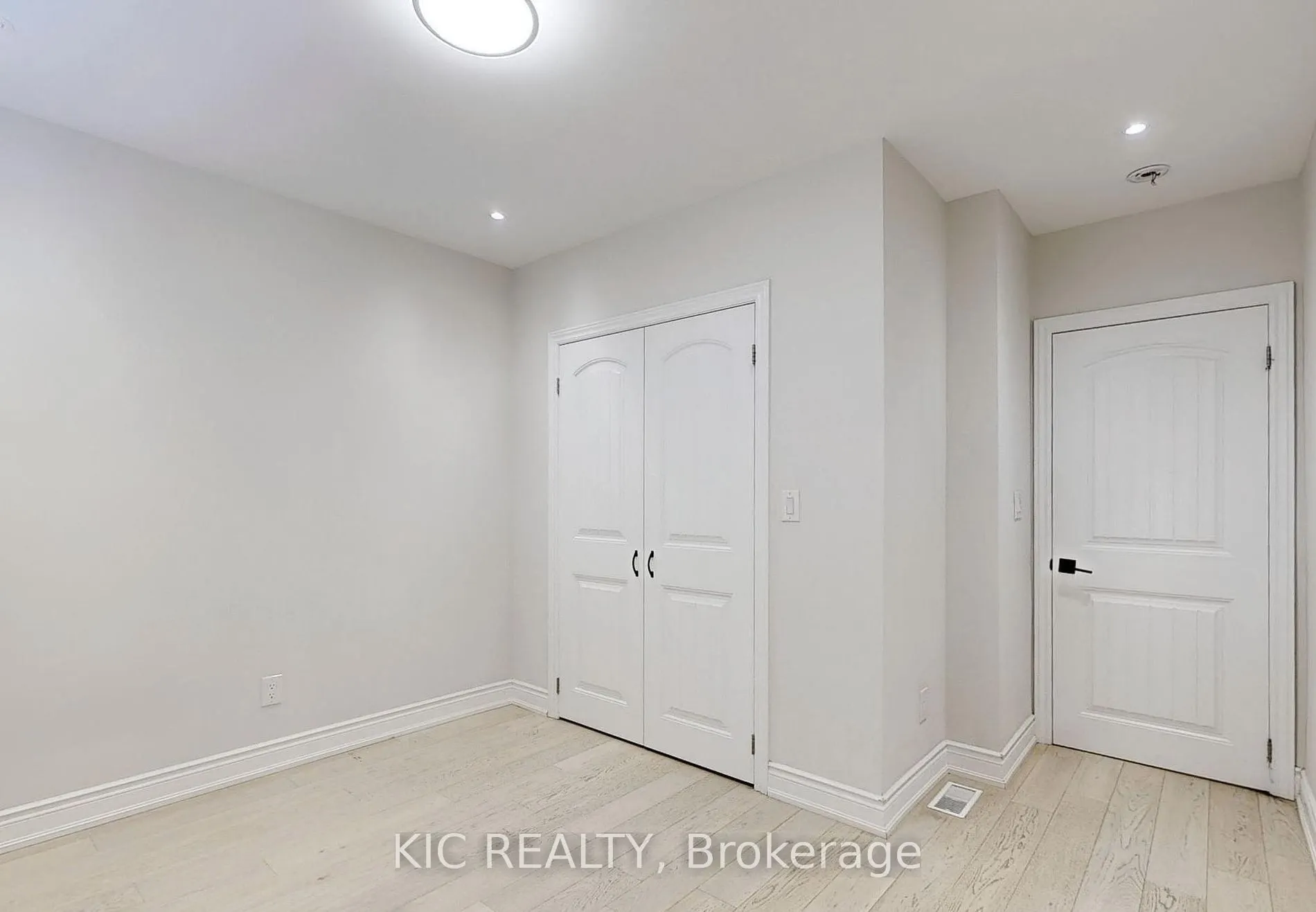 226 Browndale Crescent, #Main Floor