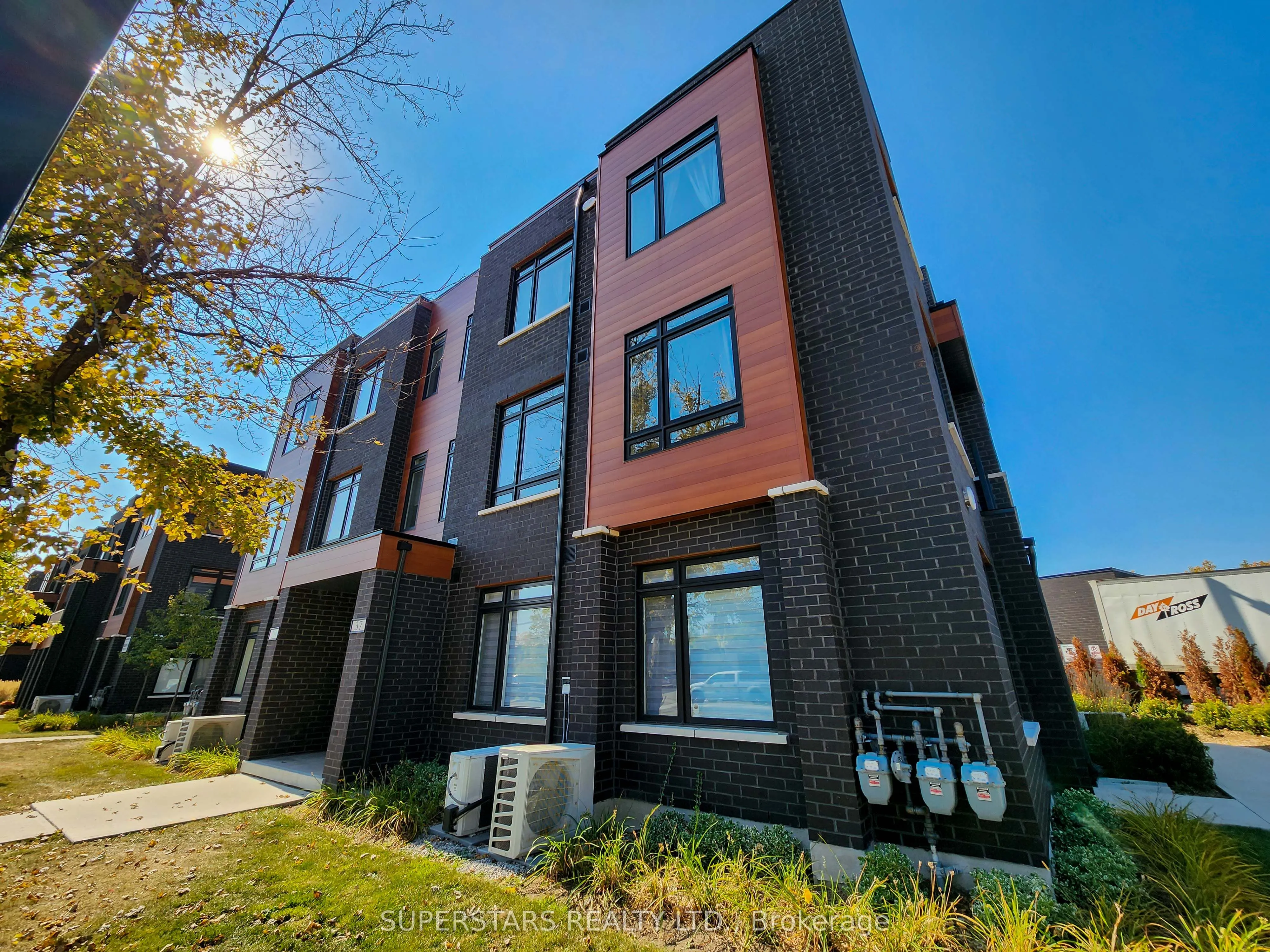 370 A Red Maple Road, #37