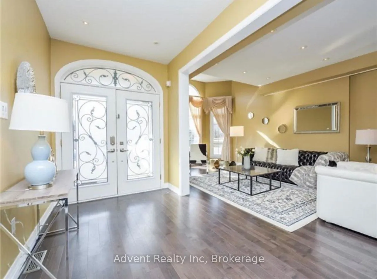 17 Warden Woods Court