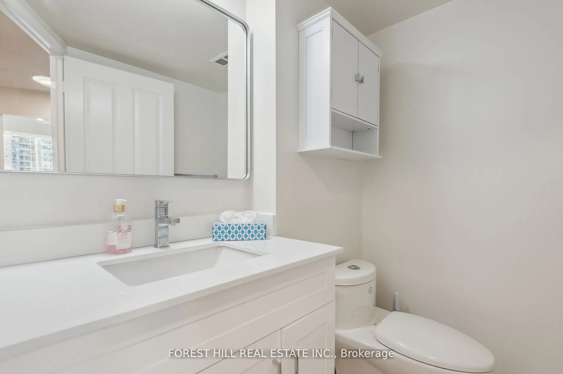 7250 Yonge Street, #401