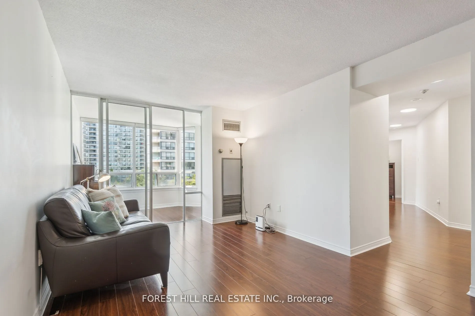 7250 Yonge Street, #401