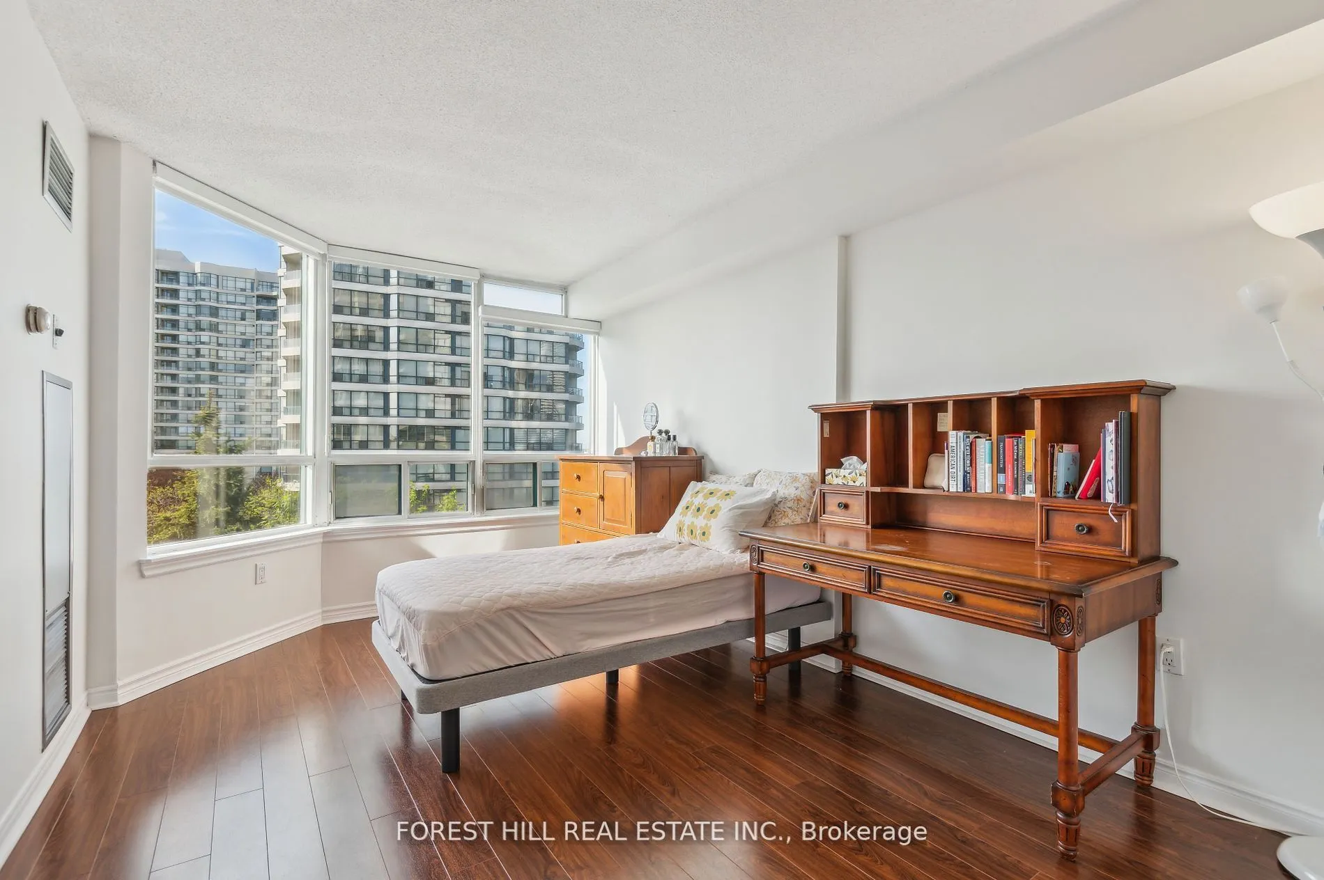 7250 Yonge Street, #401