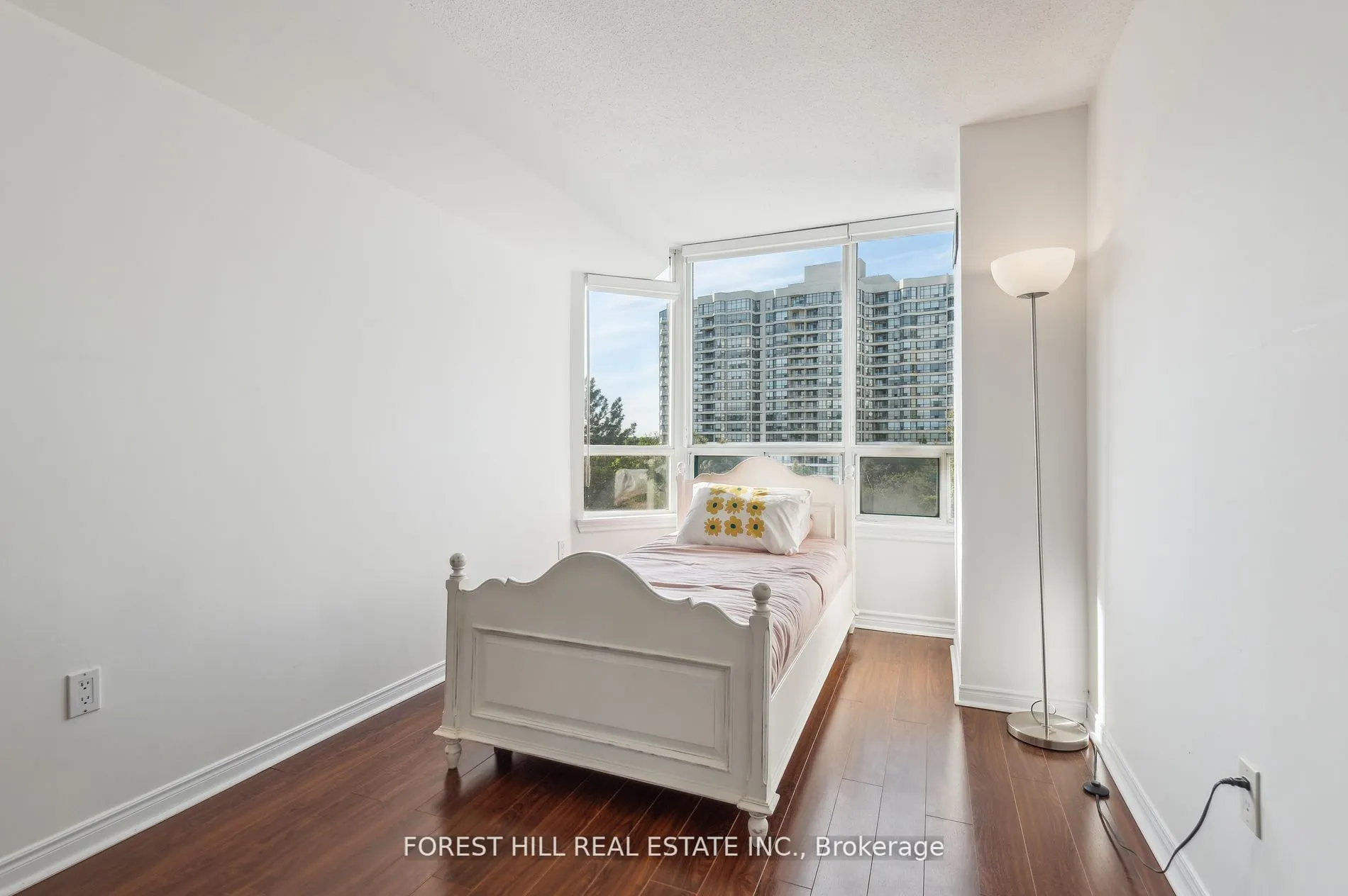 7250 Yonge Street, #401