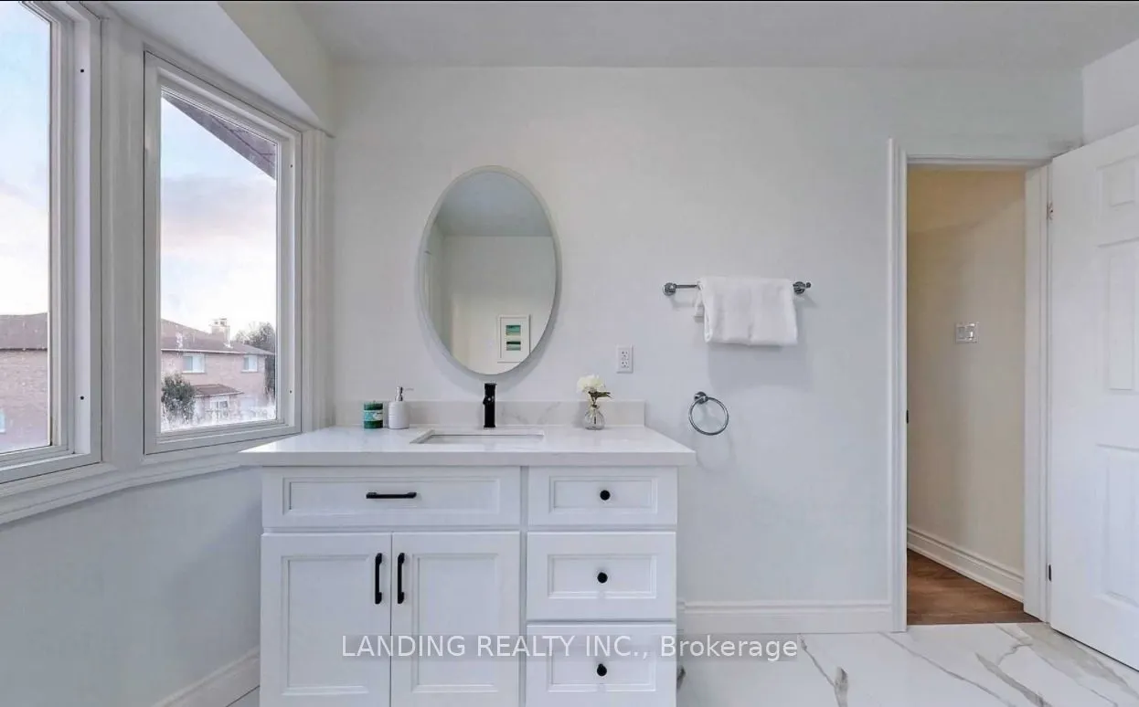 109 Highglen Avenue, #Main Floor