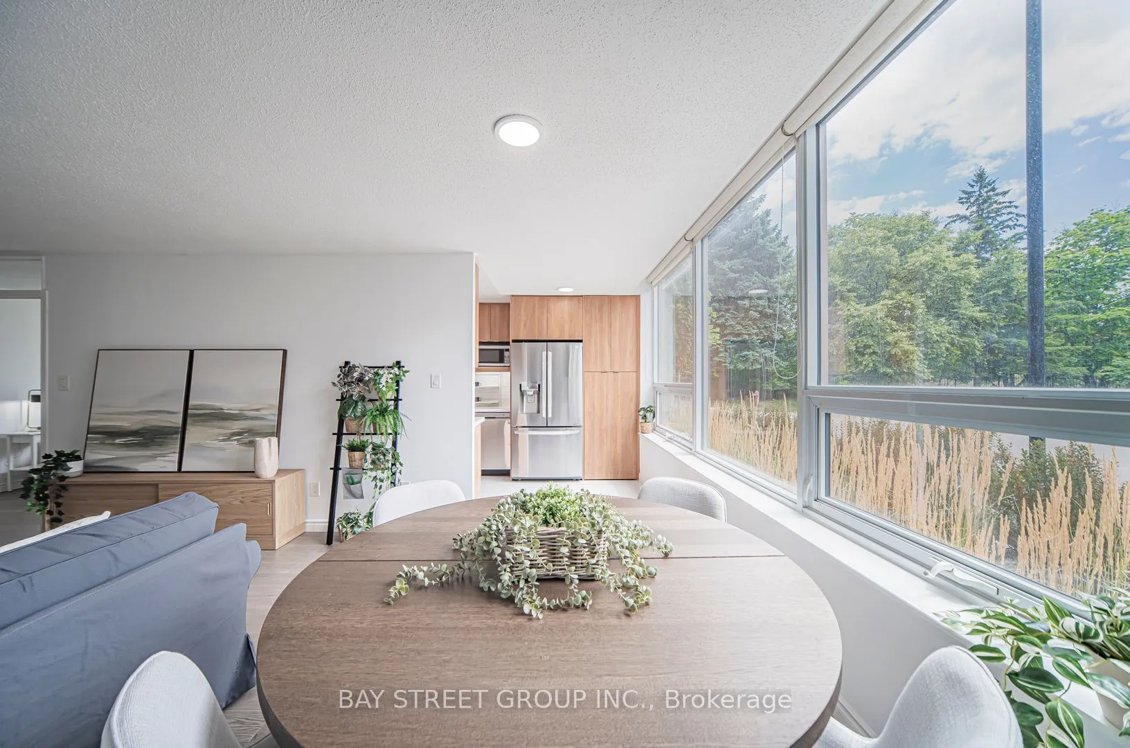 326 Major Mackenzie Drive E, #102