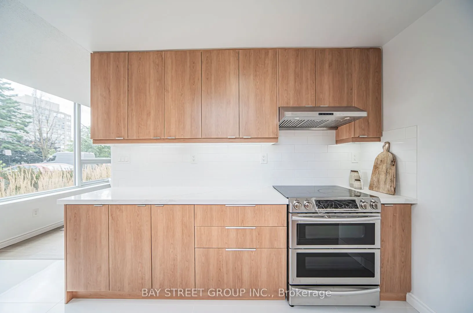 326 Major Mackenzie Drive E, #102
