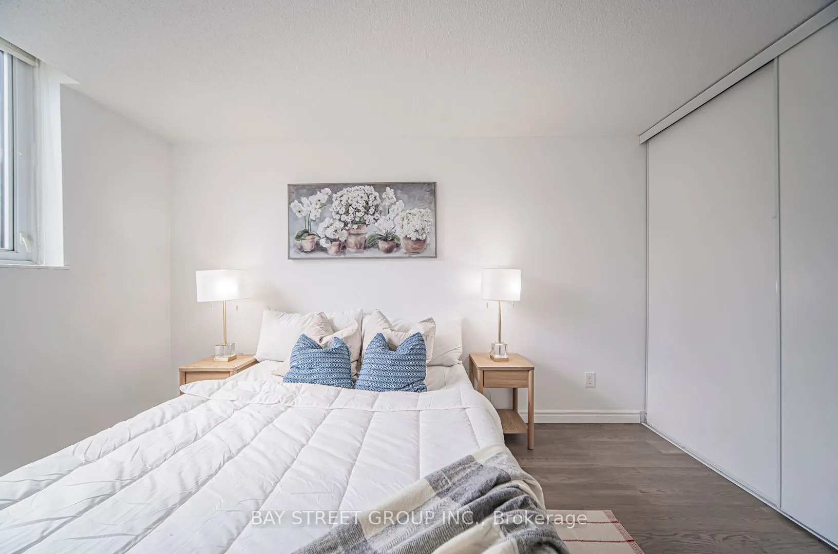 326 Major Mackenzie Drive E, #102