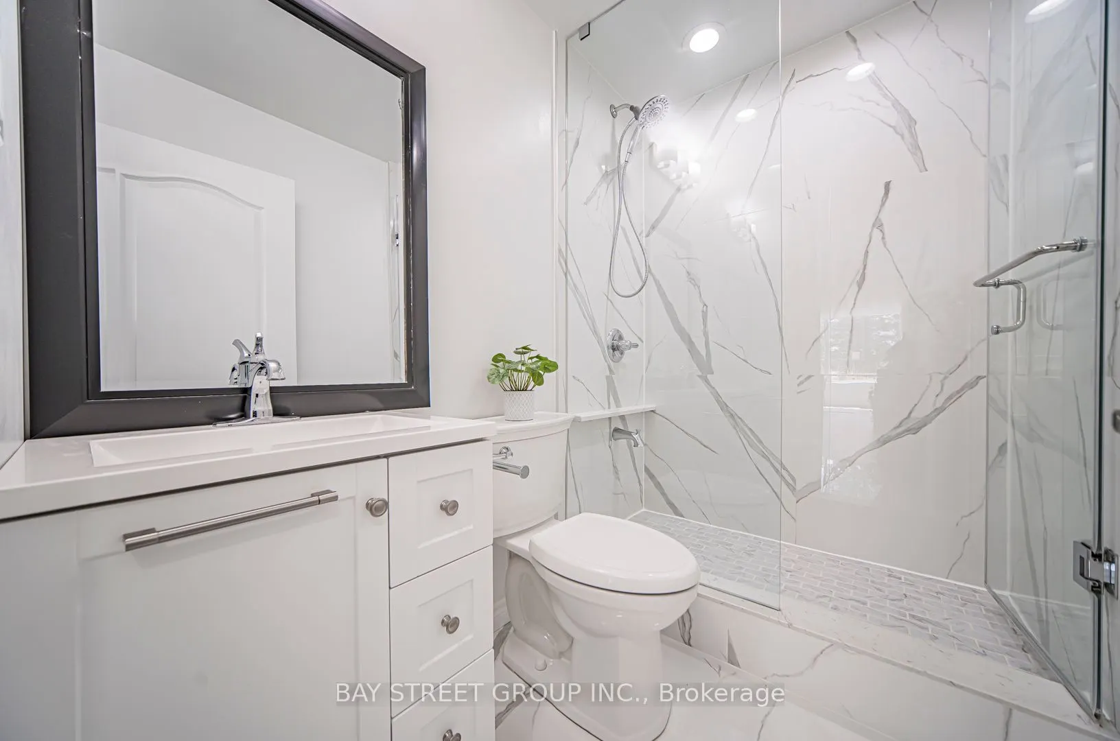 326 Major Mackenzie Drive E, #102