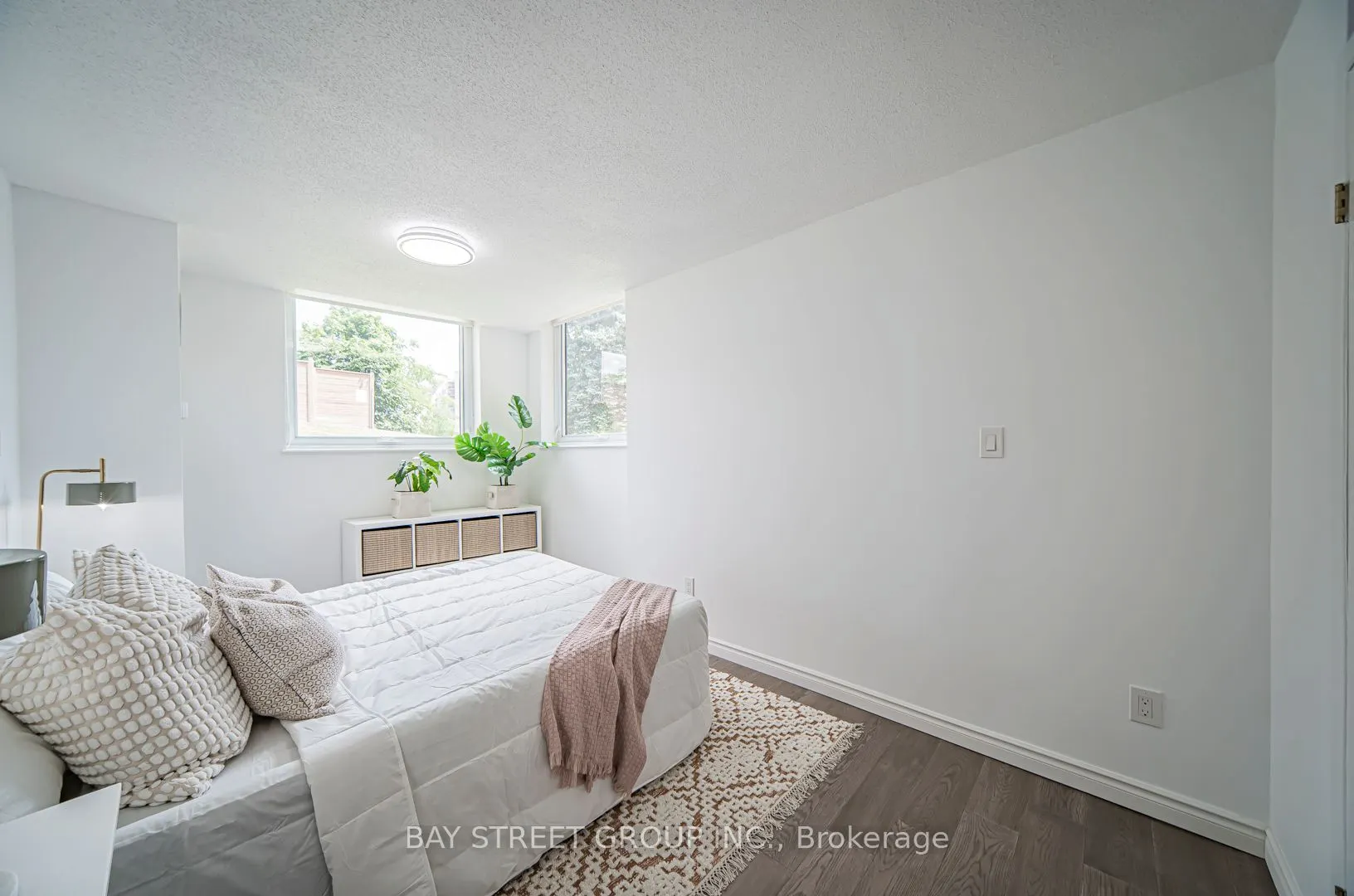 326 Major Mackenzie Drive E, #102