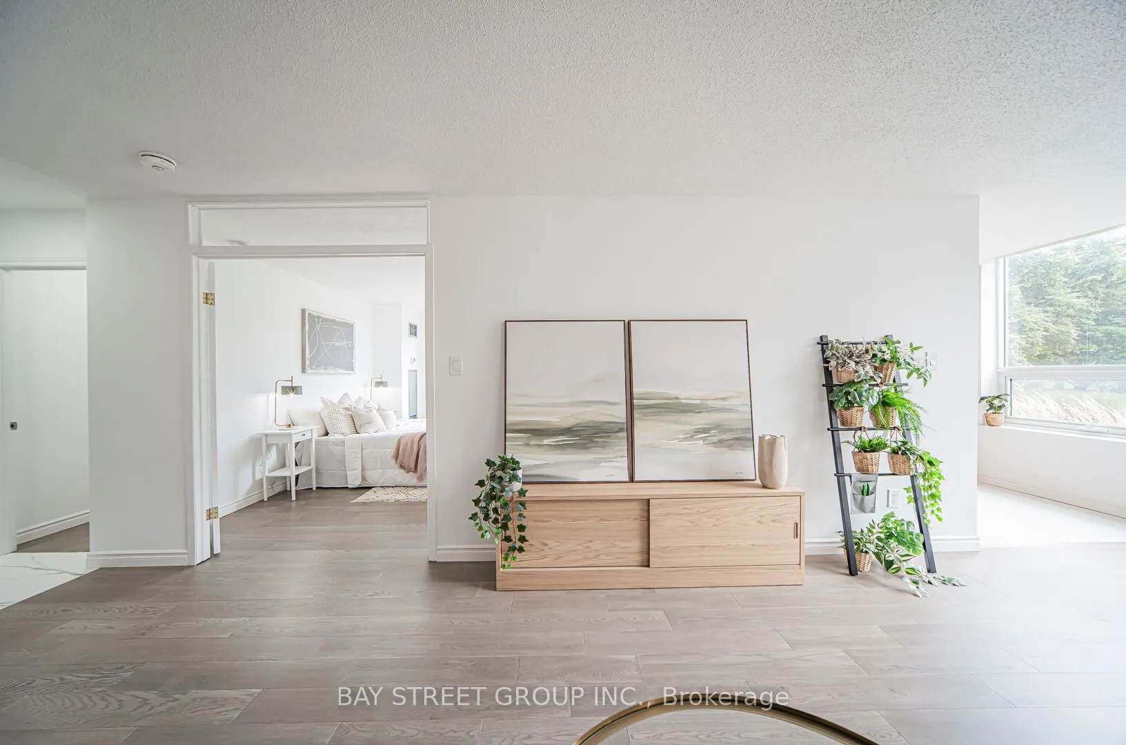 326 Major Mackenzie Drive E, #102