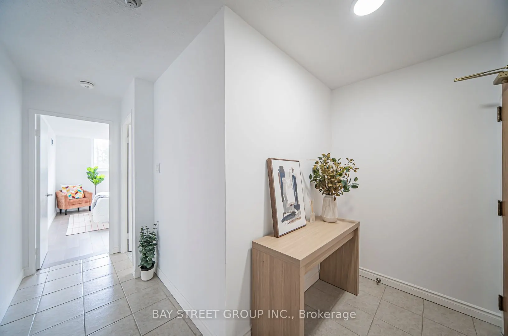 326 Major Mackenzie Drive E, #102