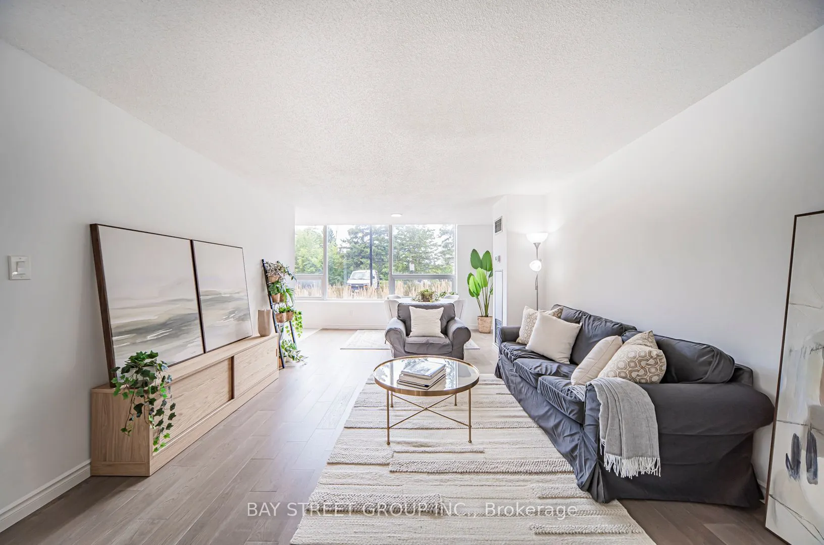 326 Major Mackenzie Drive E, #102