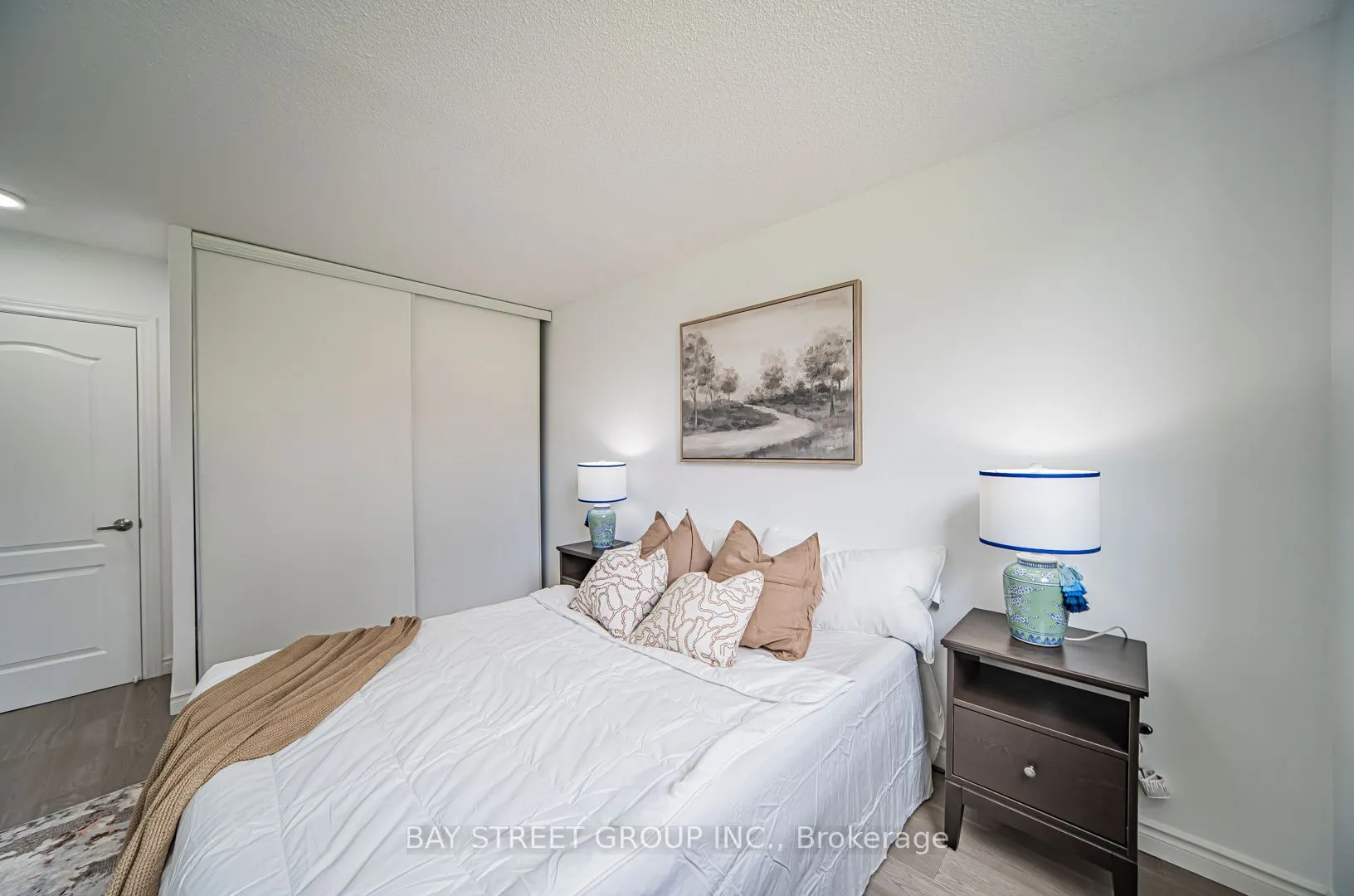 326 Major Mackenzie Drive E, #102