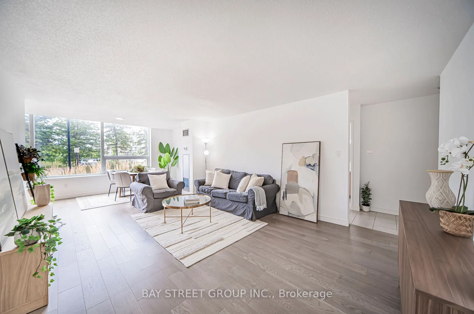 326 Major Mackenzie Drive E, #102