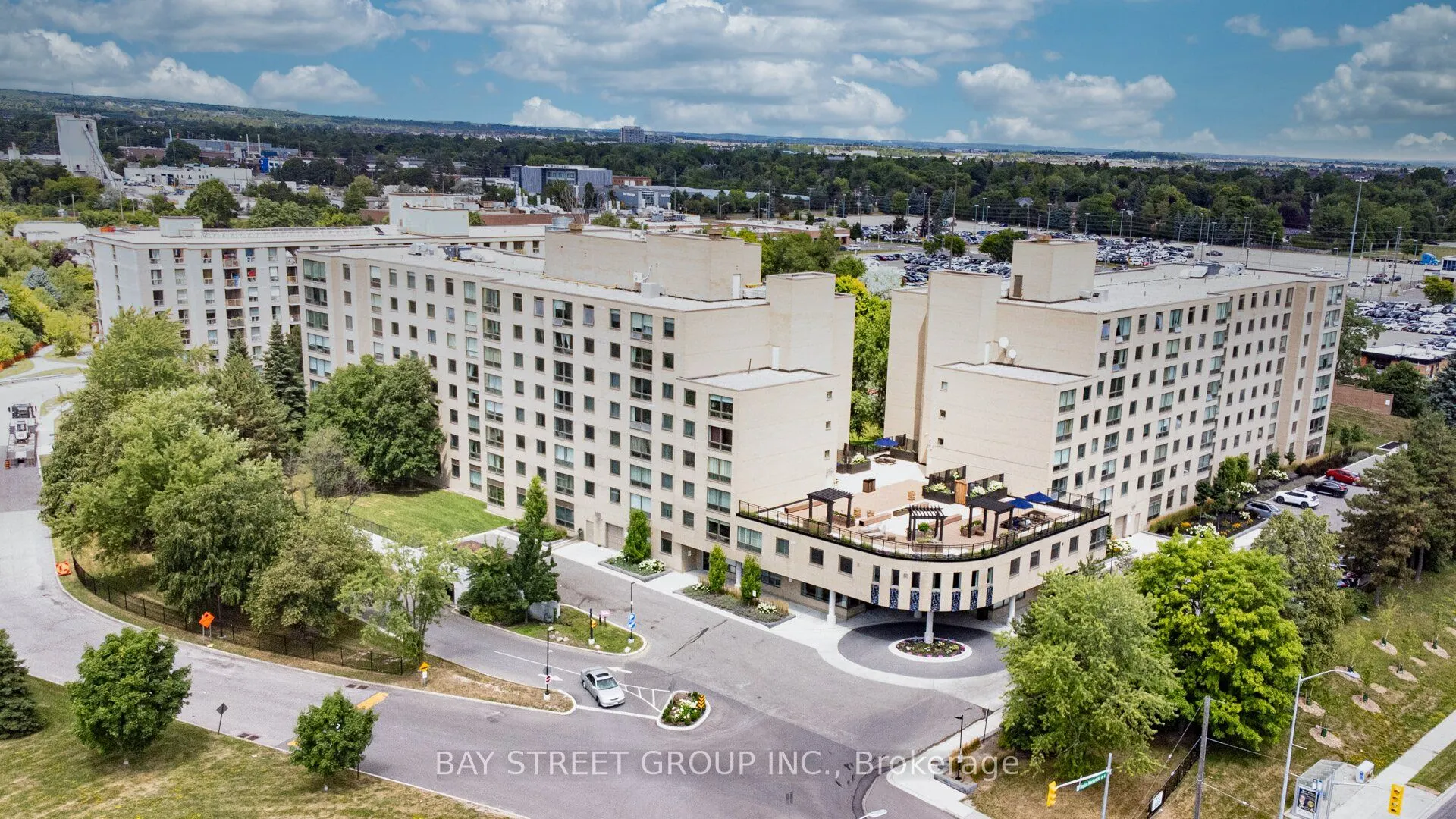 326 Major Mackenzie Drive E, #102