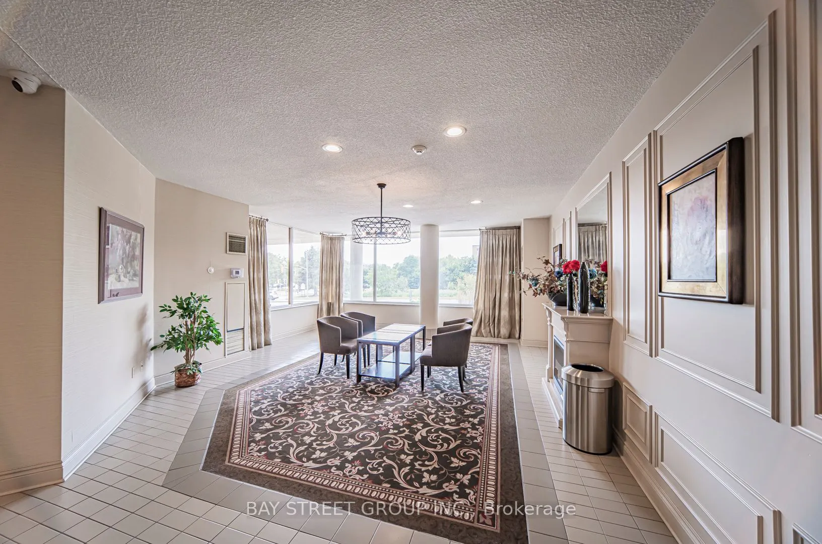 326 Major Mackenzie Drive E, #102