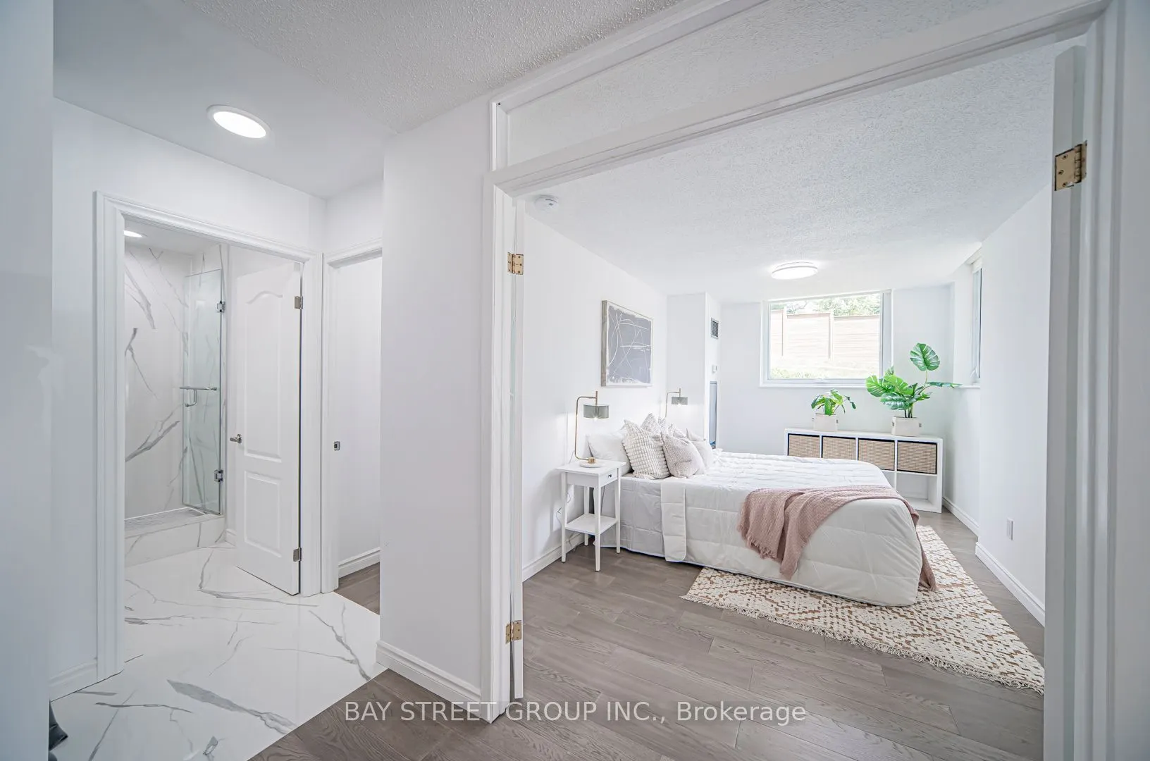 326 Major Mackenzie Drive E, #102