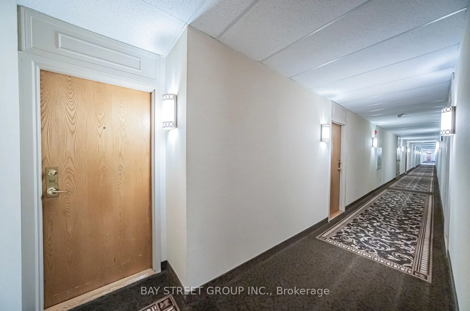 326 Major Mackenzie Drive E, #102