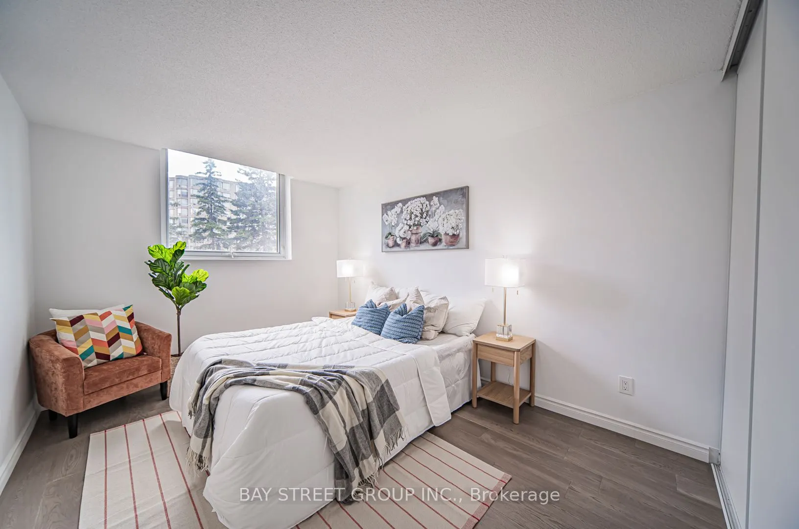 326 Major Mackenzie Drive E, #102