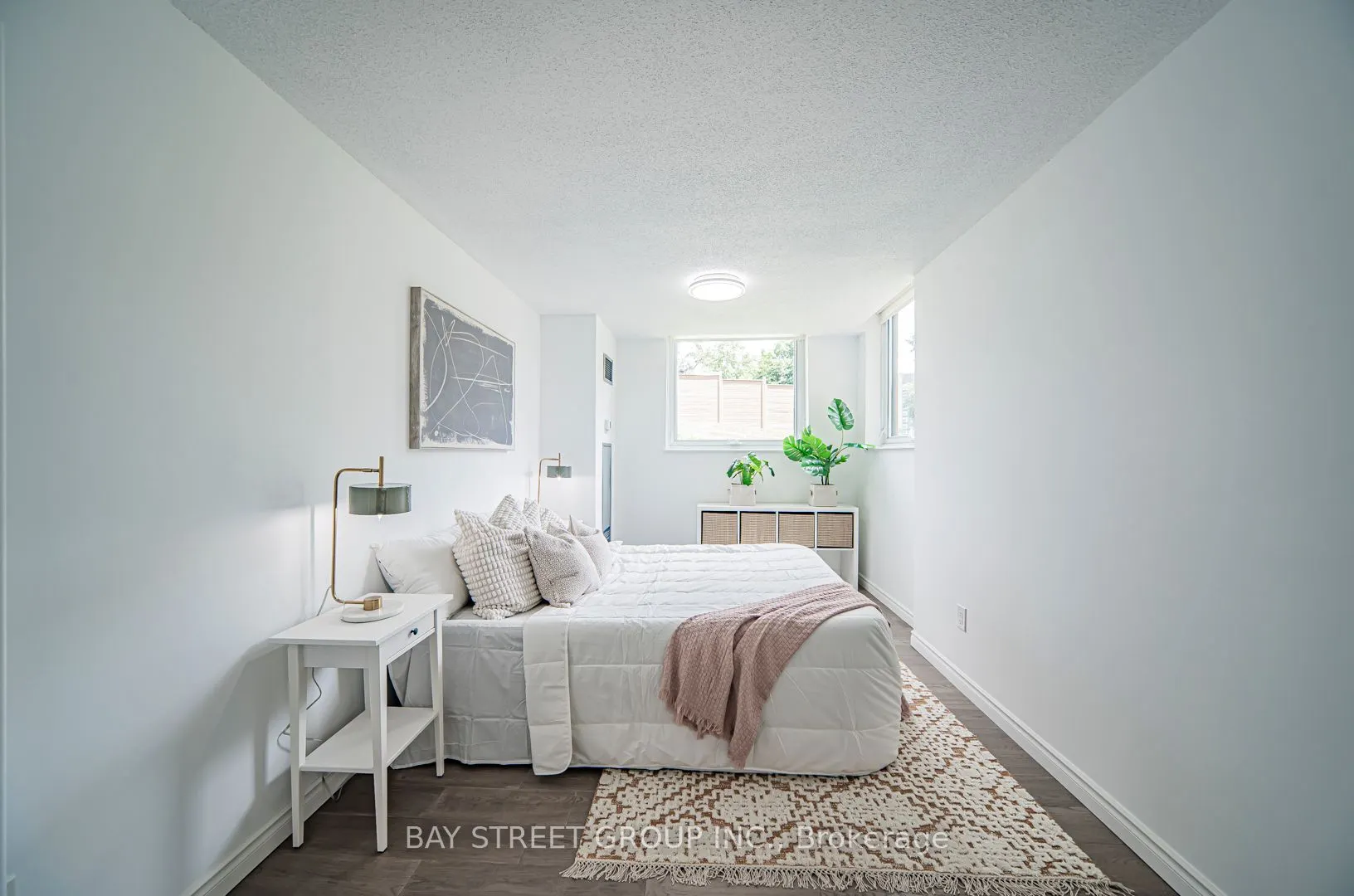326 Major Mackenzie Drive E, #102
