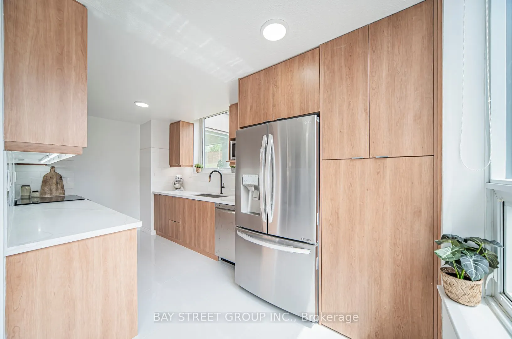 326 Major Mackenzie Drive E, #102