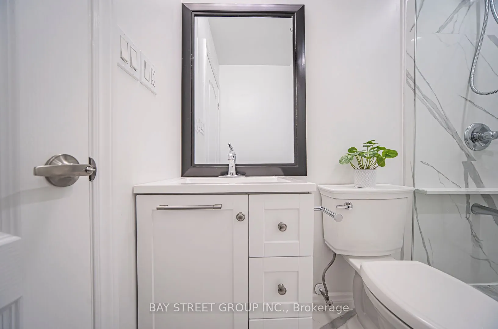 326 Major Mackenzie Drive E, #102