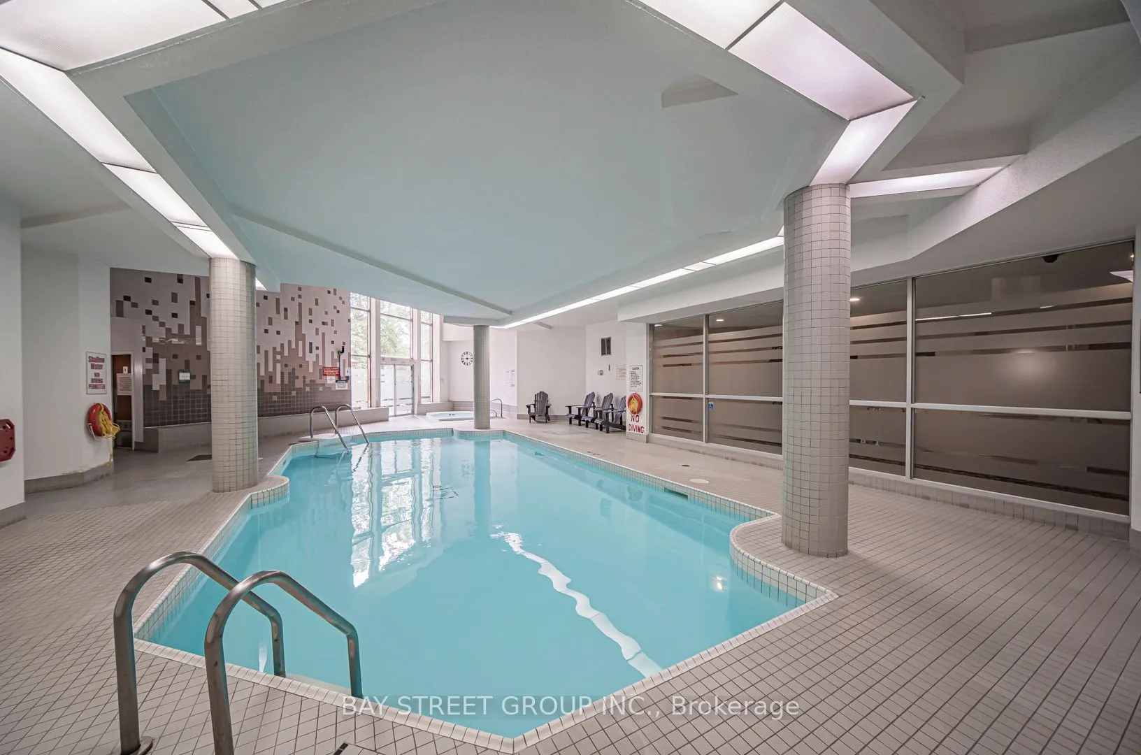 326 Major Mackenzie Drive E, #102