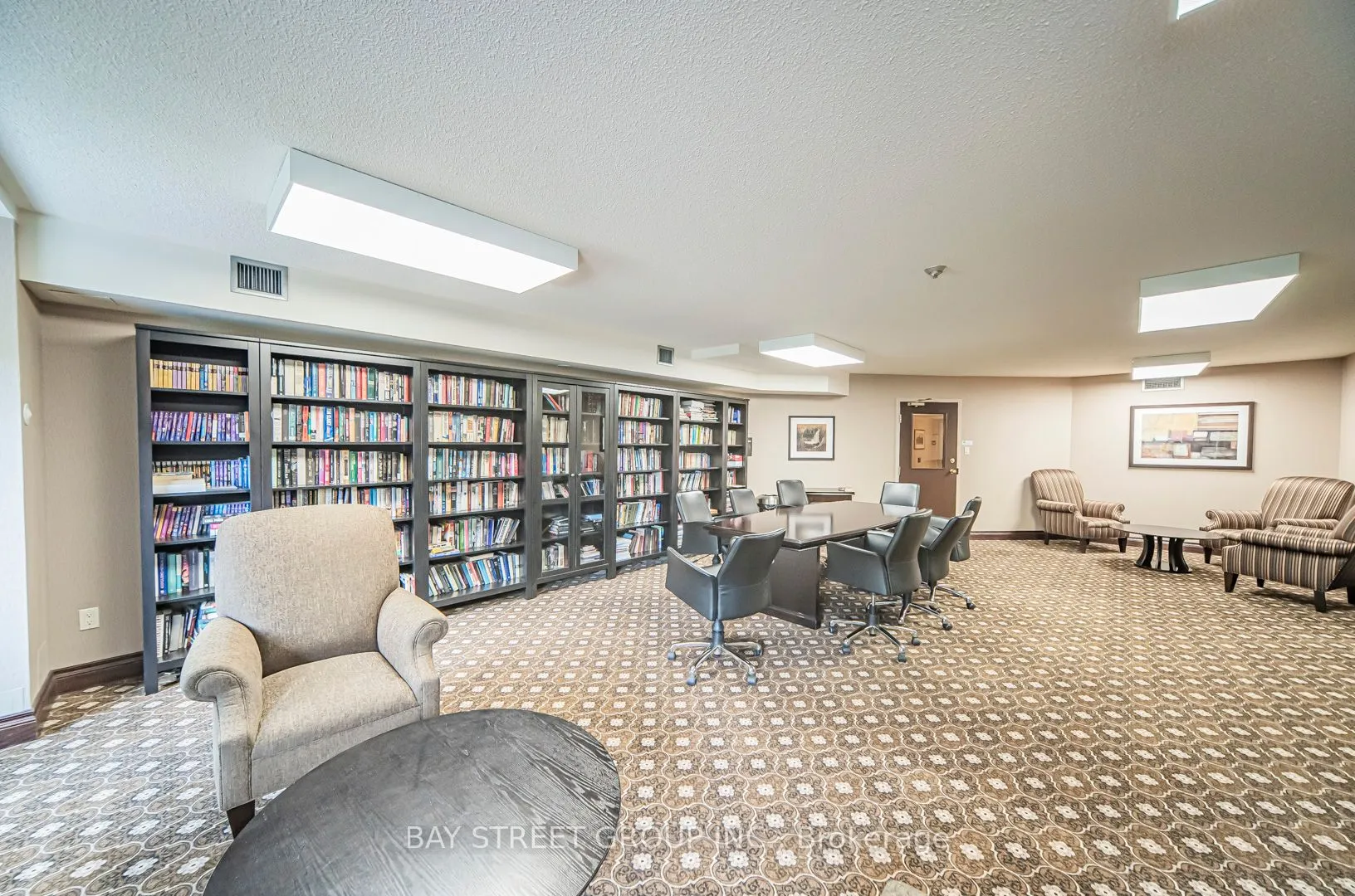 326 Major Mackenzie Drive E, #102