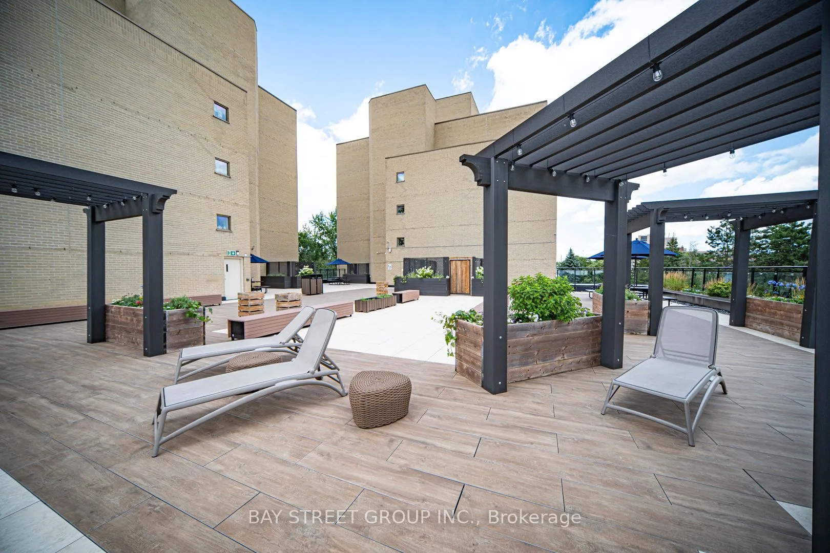 326 Major Mackenzie Drive E, #102