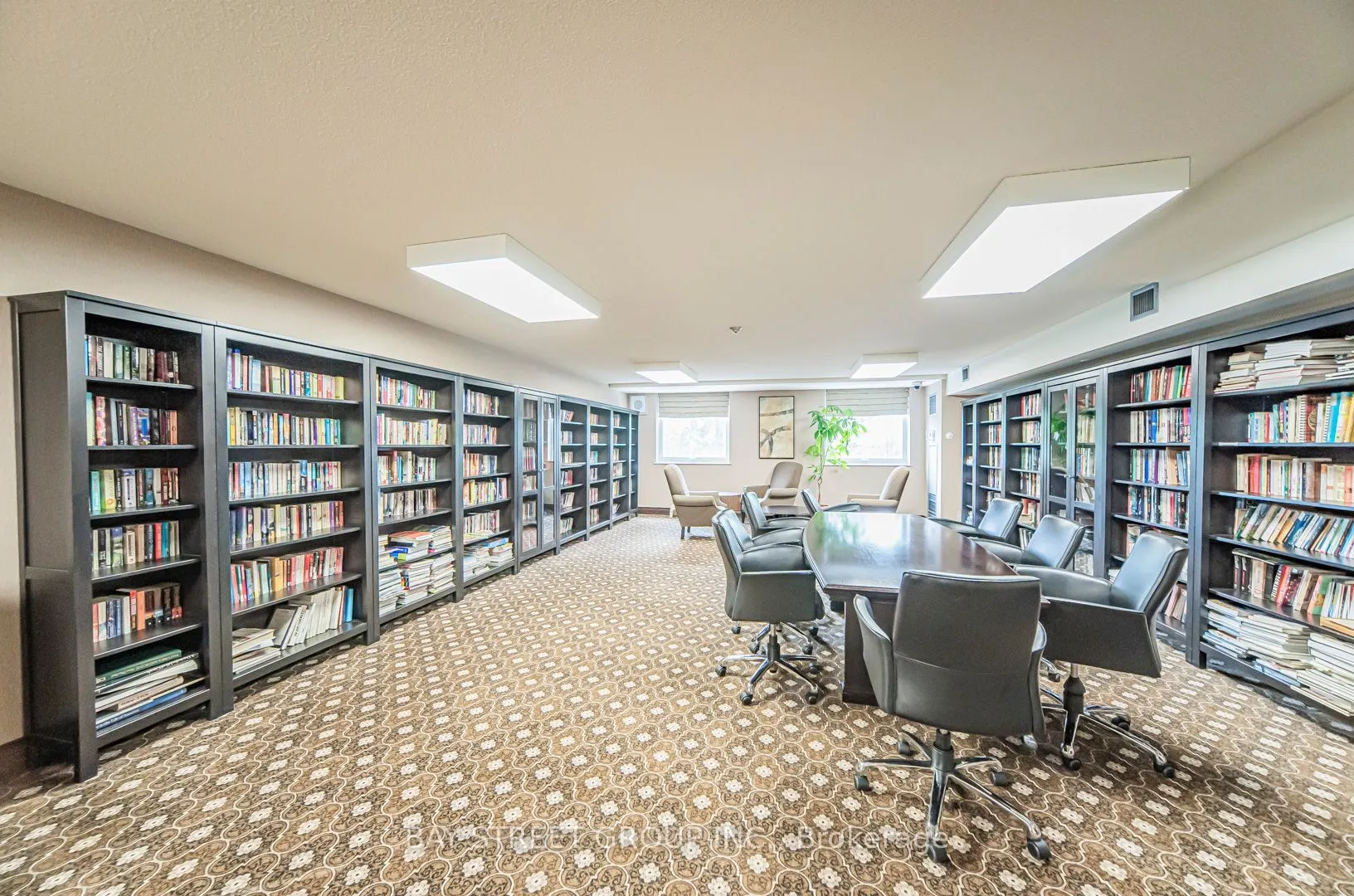 326 Major Mackenzie Drive E, #102