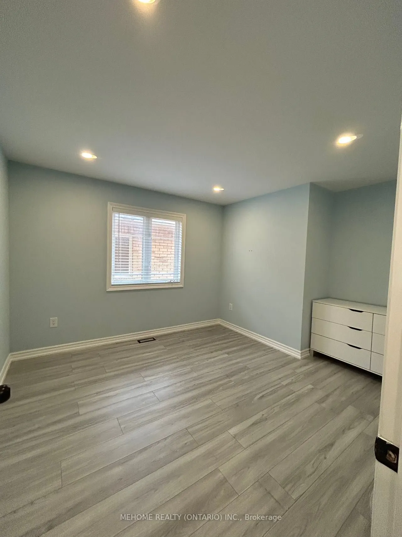 23 Pinecliff Avenue, #upper floors