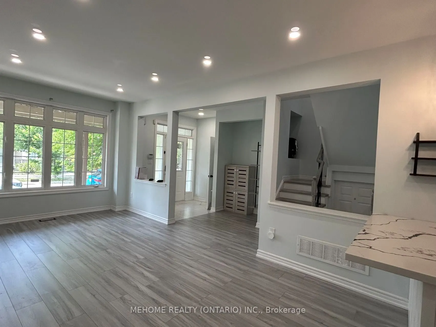 23 Pinecliff Avenue, #upper floors