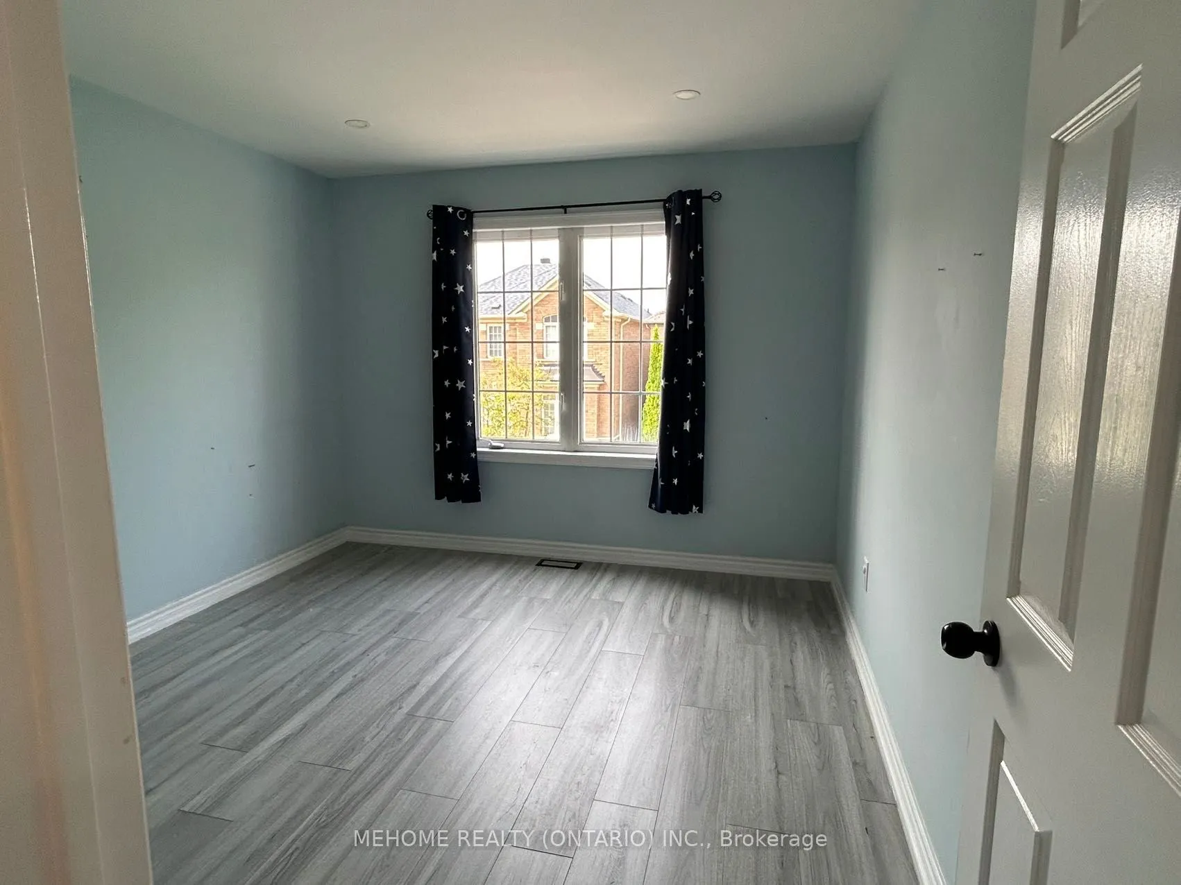 23 Pinecliff Avenue, #upper floors