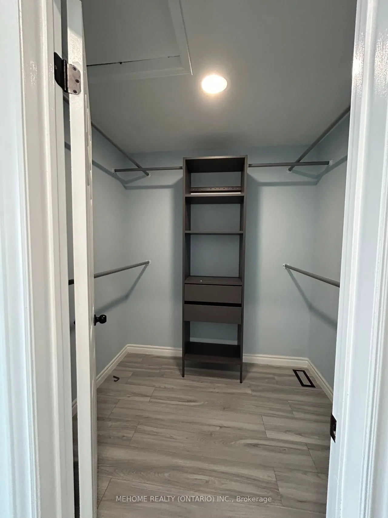 23 Pinecliff Avenue, #upper floors