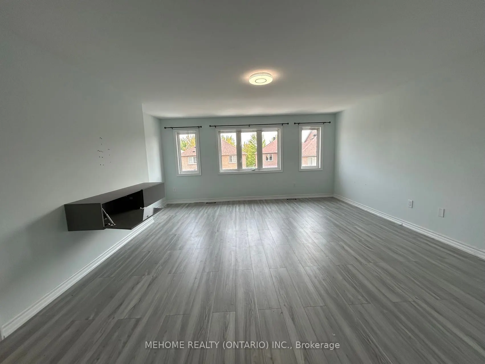 23 Pinecliff Avenue, #upper floors